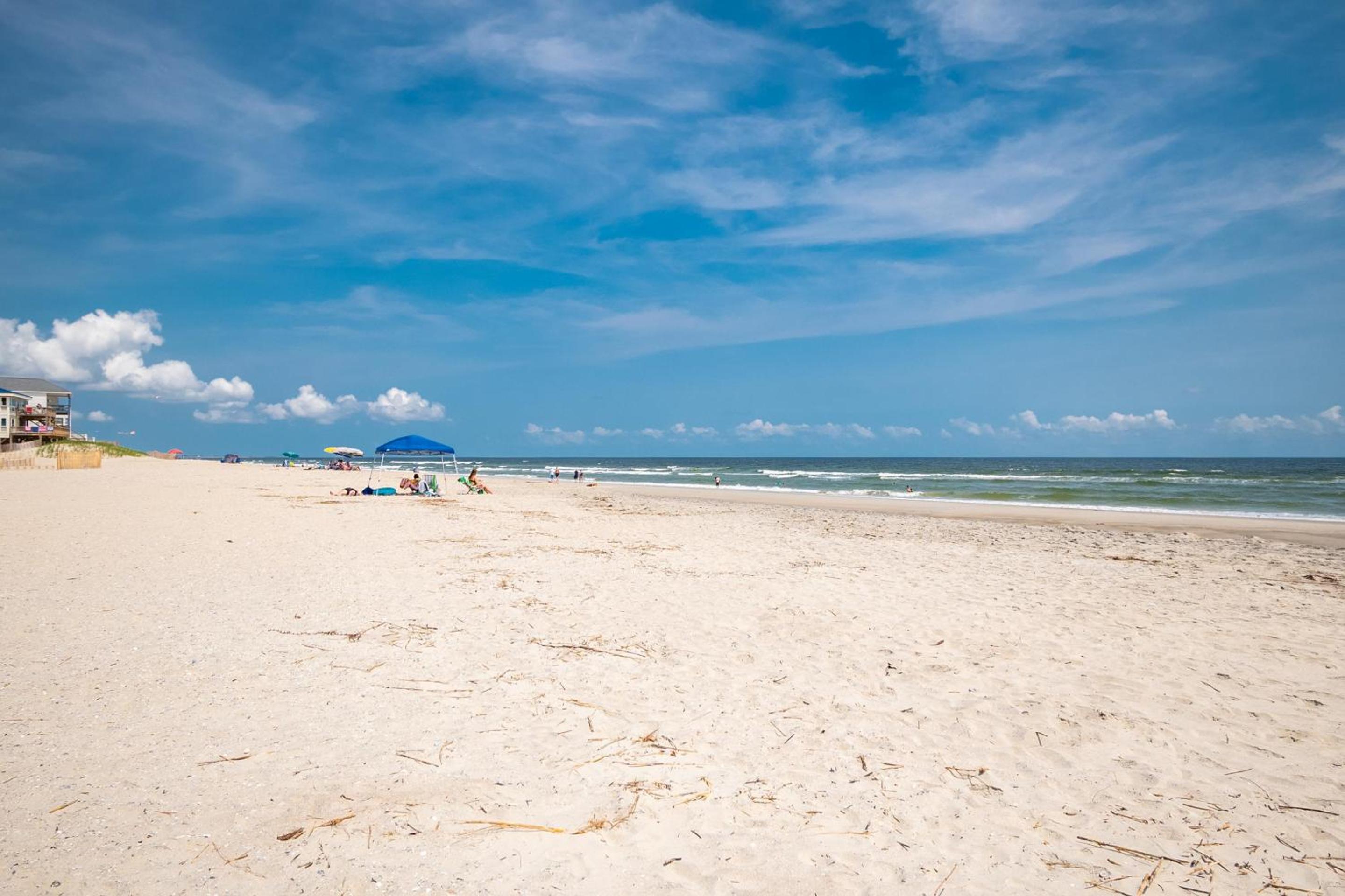 Just Beachy by Oak Island Accommodations view 4