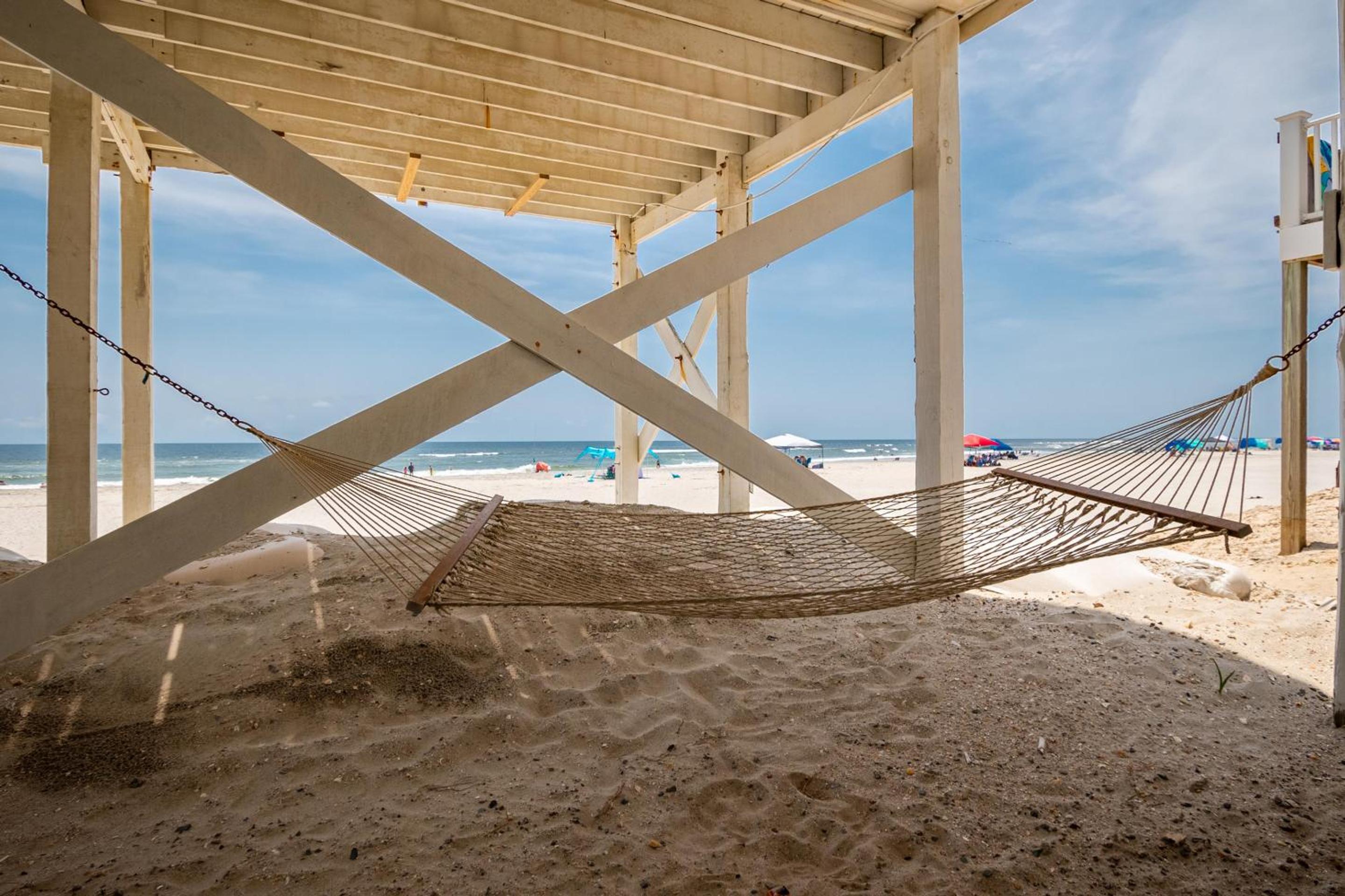 Just Beachy by Oak Island Accommodations view 5