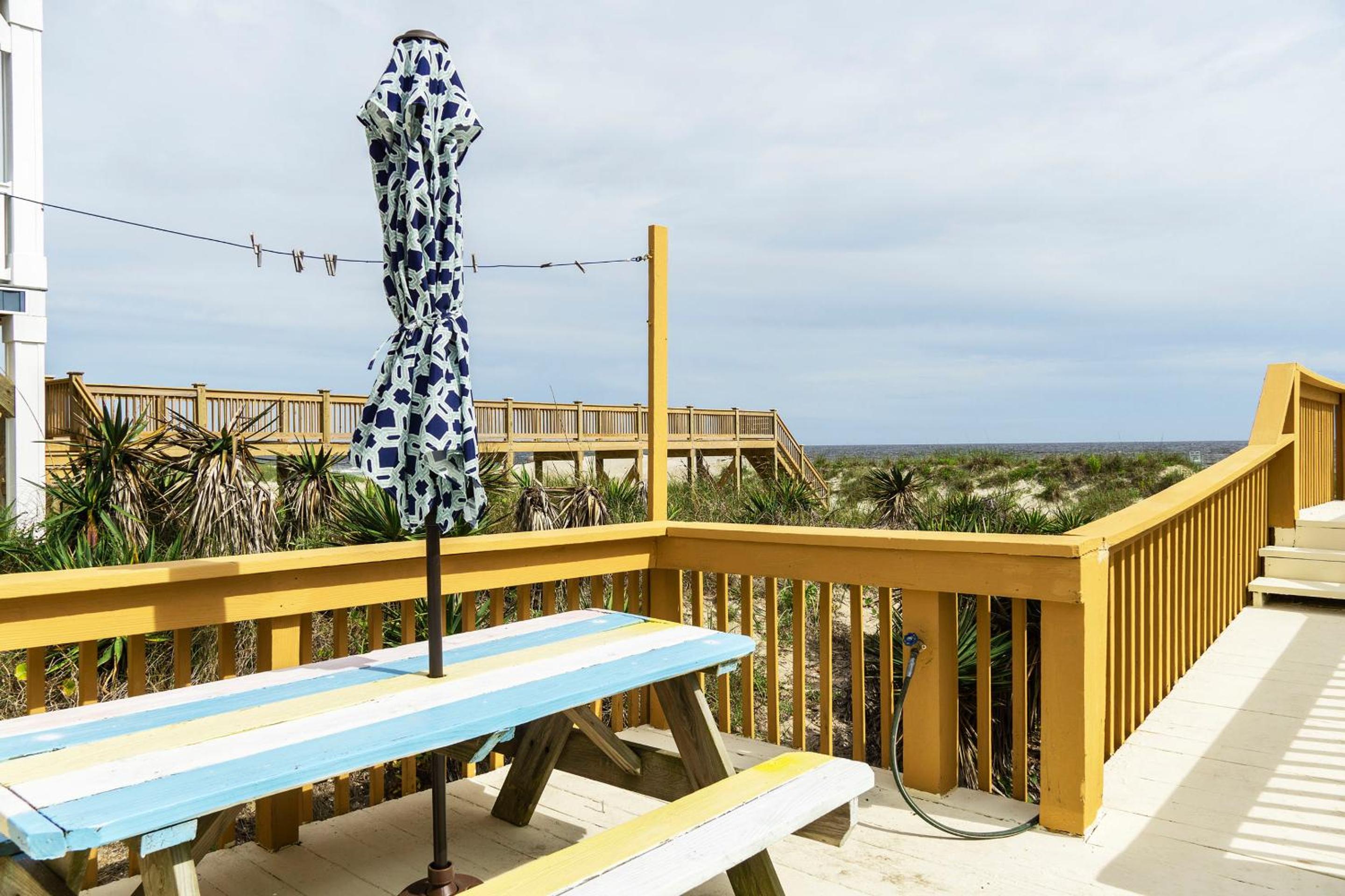 Ivy Cottage by Oak Island Accommodations view 3