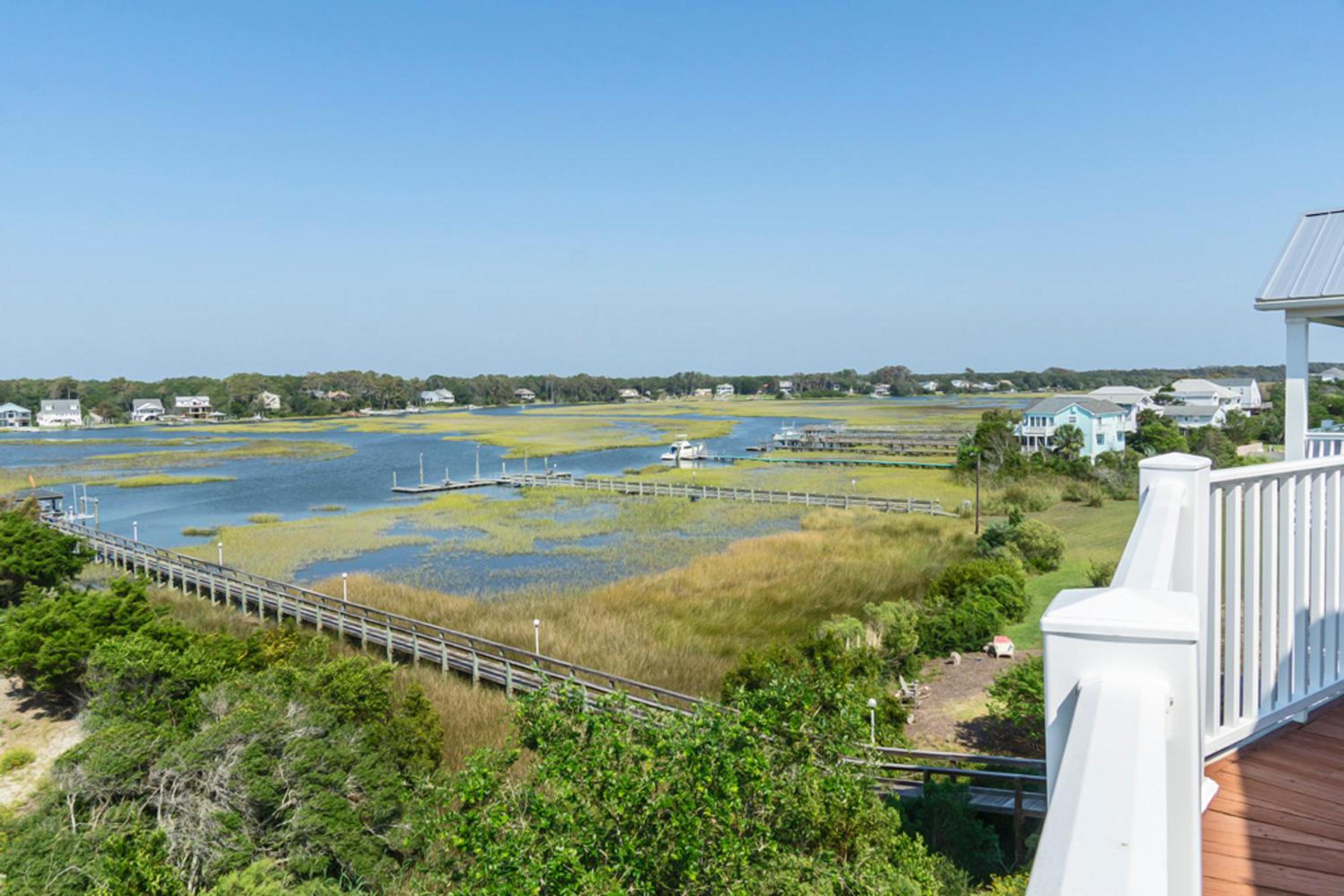 Island Tower by Oak Island Accommodations view 3