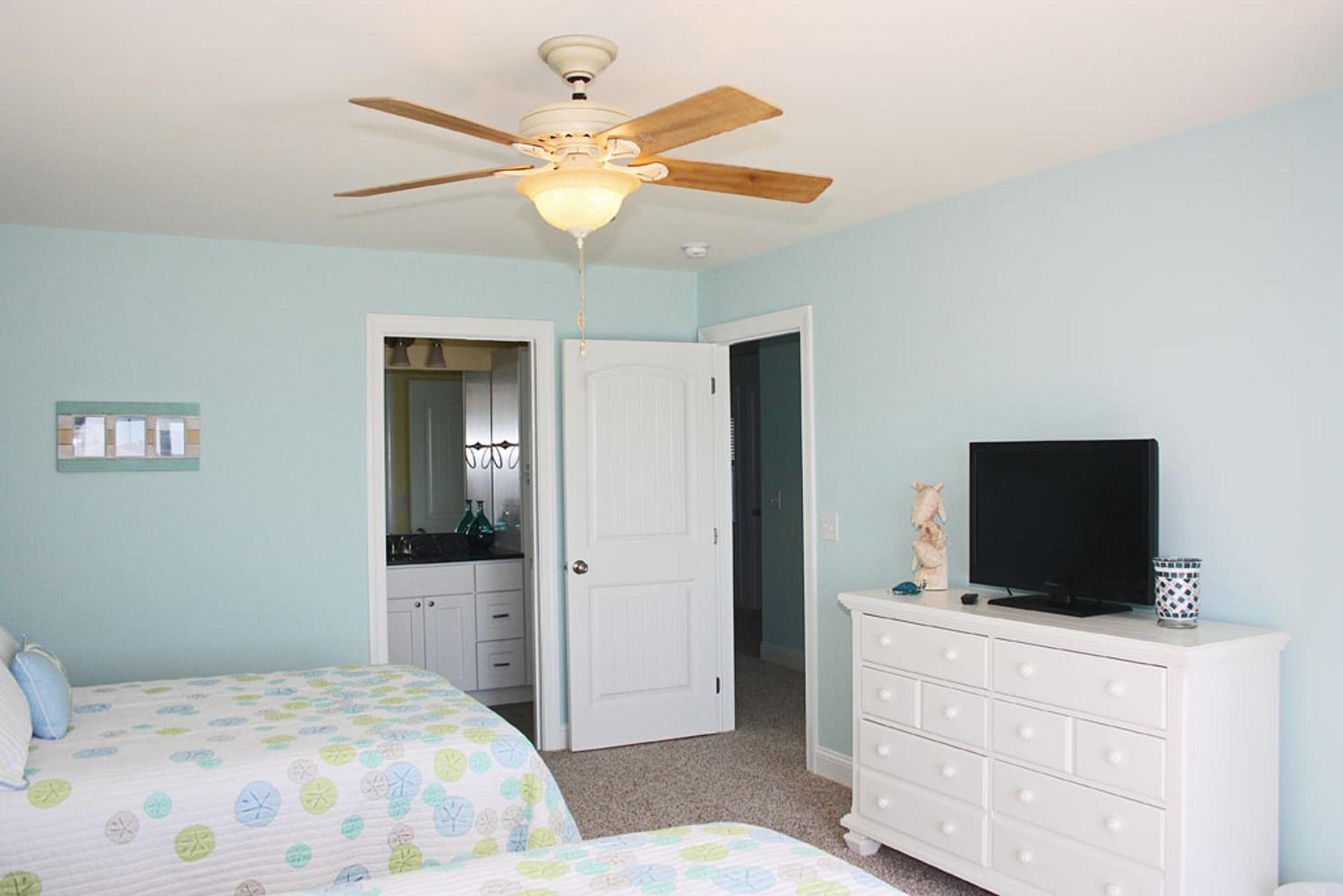 Island Retreat by Oak Island Accommodations view 3