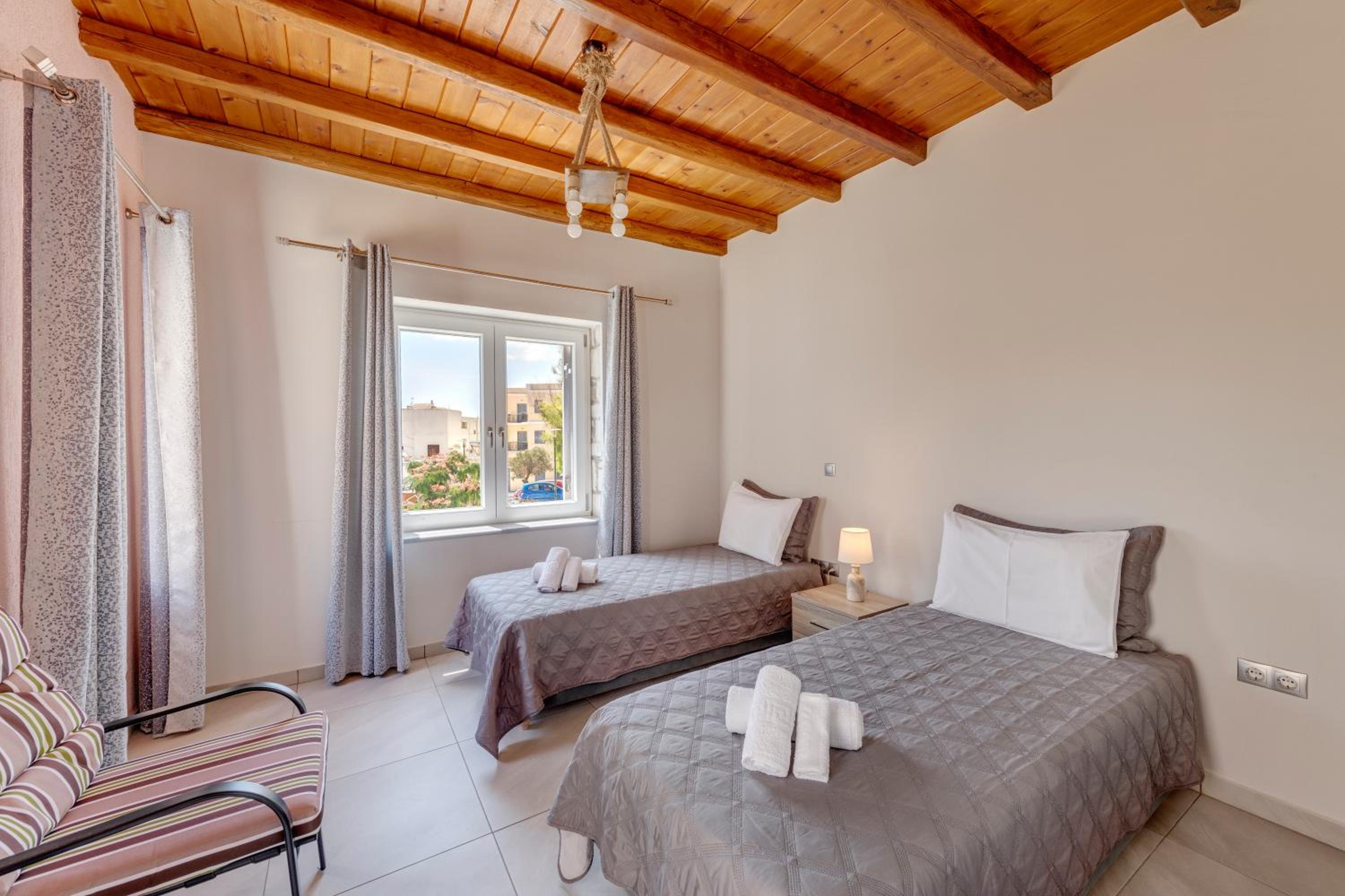 TAKIS GUESTHOUSE-Orneda-HERMOUPOLIS view 2