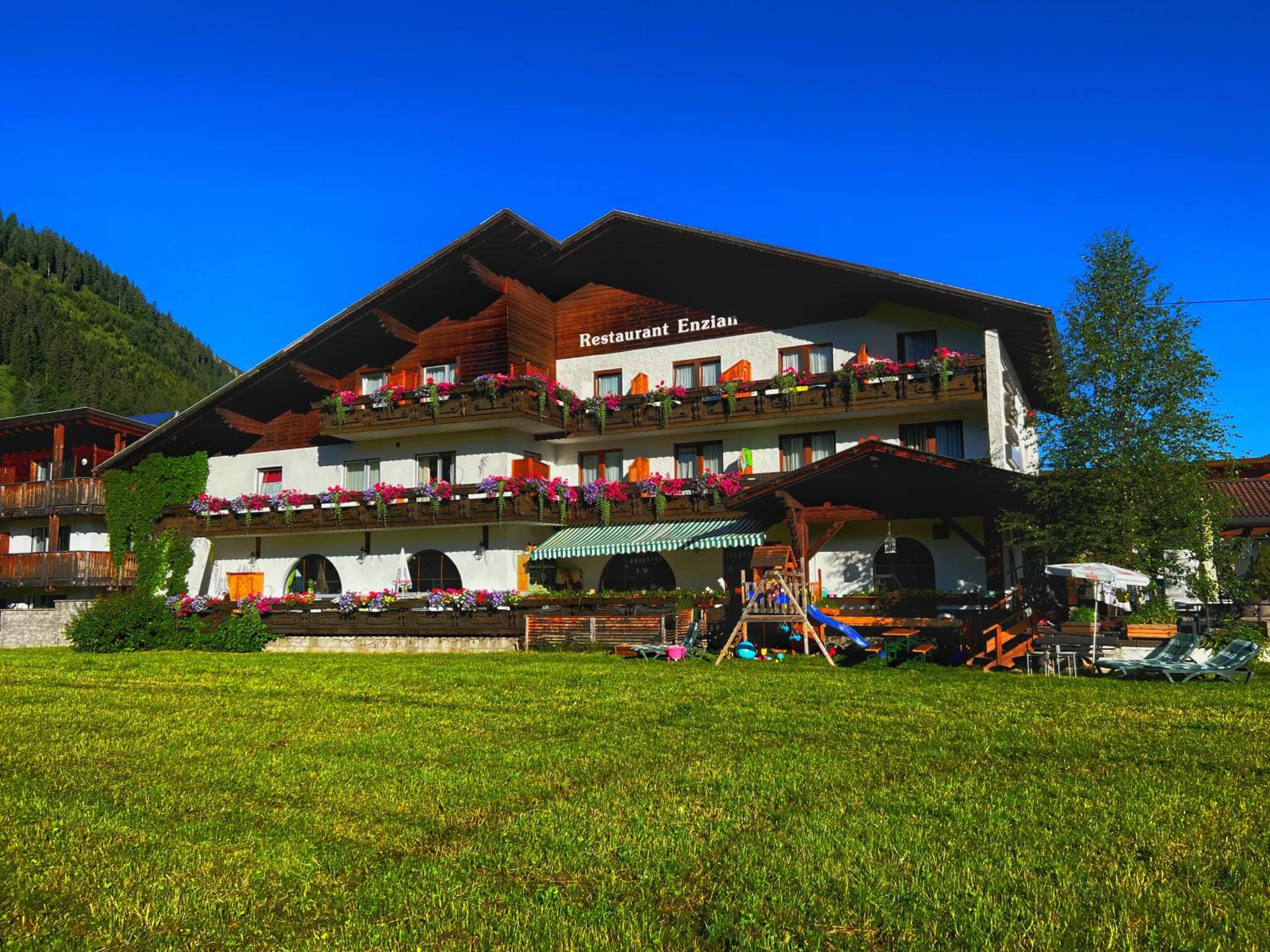 Gasthof Restaurant Pizzeria Enzian - Sommerbergbahnen inklusive