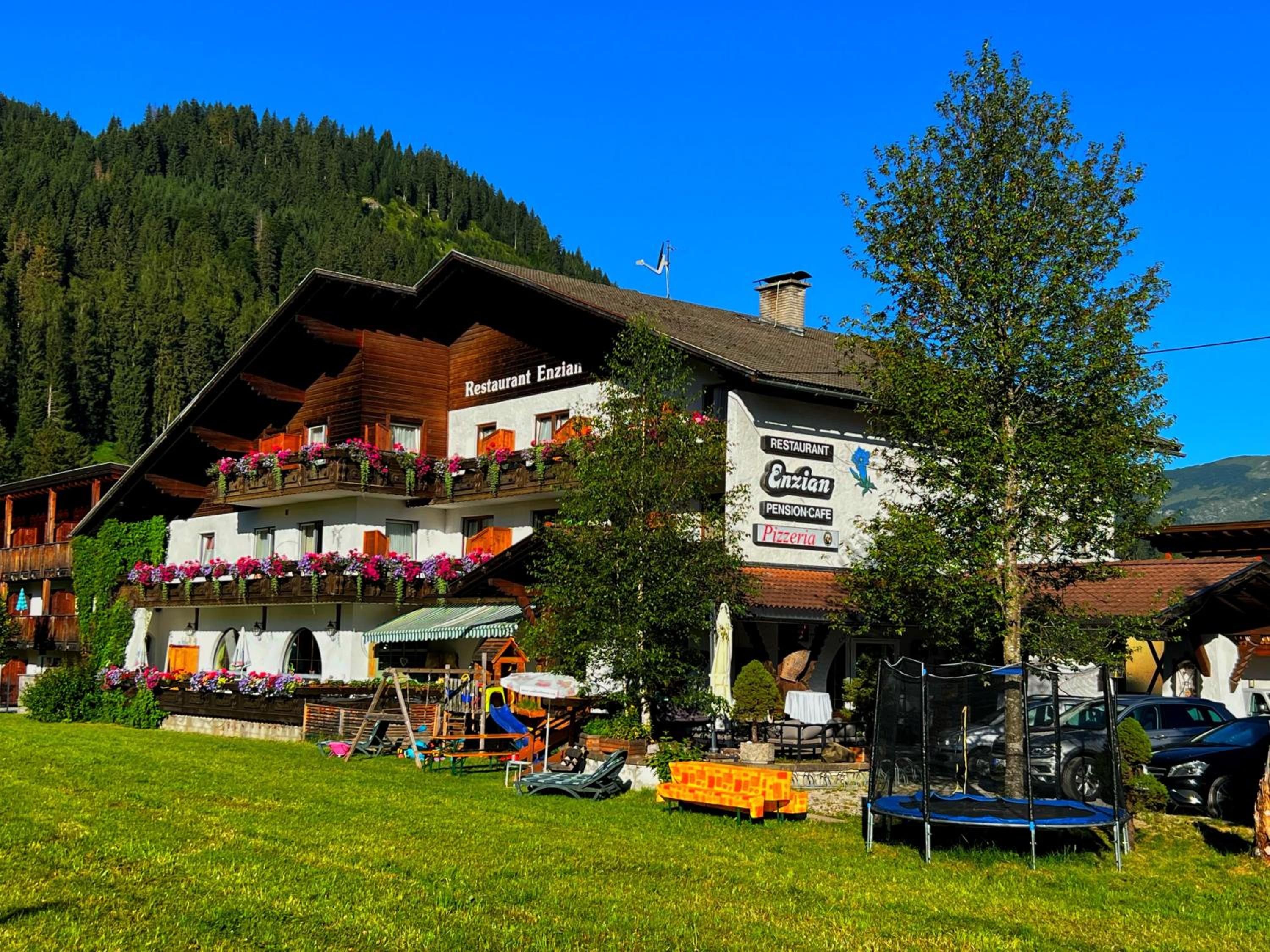 Gasthof Restaurant Pizzeria Enzian - Sommerbergbahnen inklusive