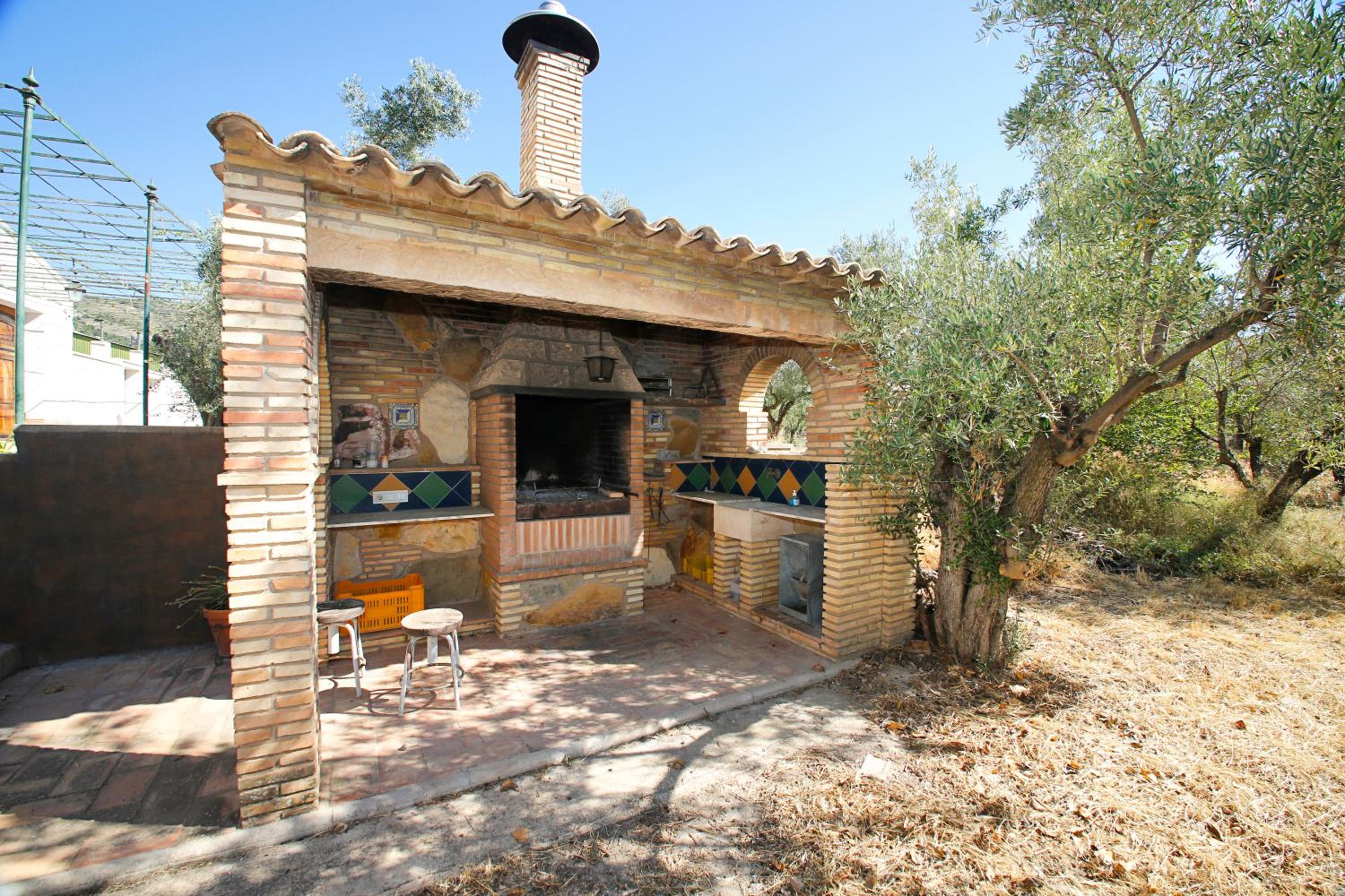 Magnificient Rural Home With Pool and BBQ