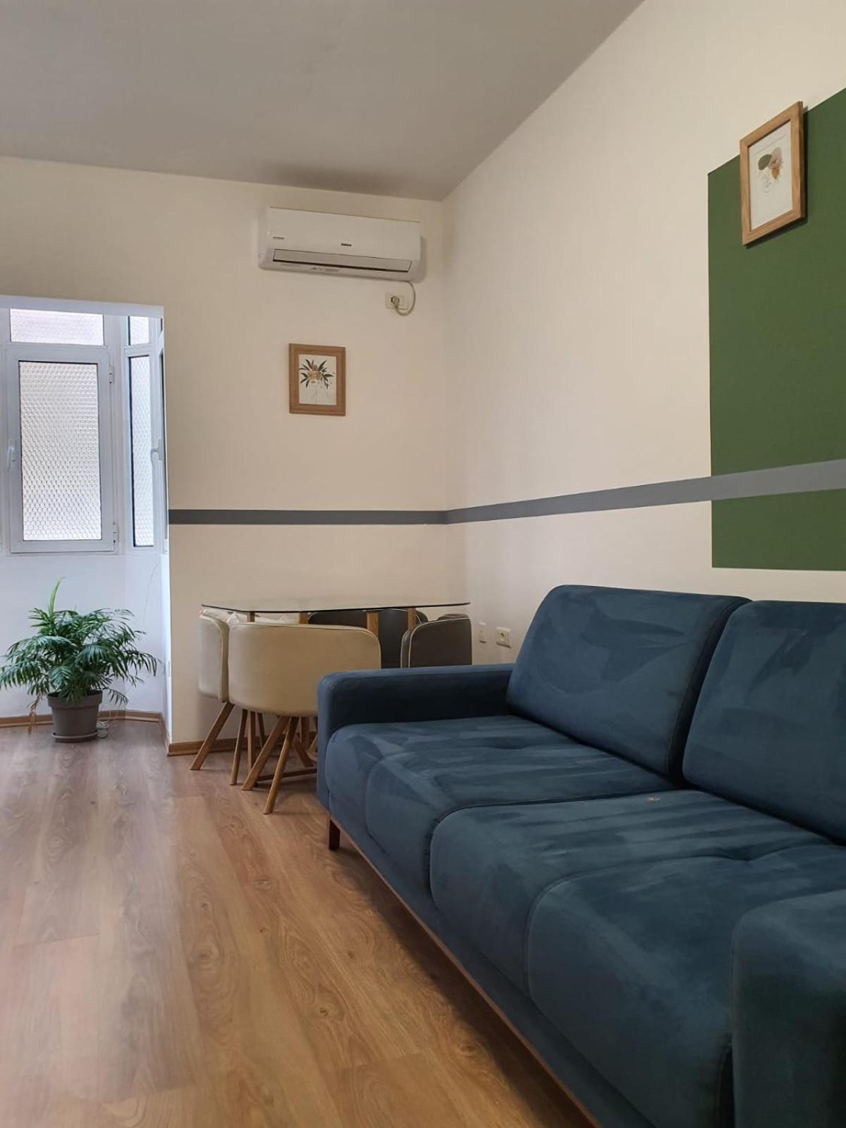 HERIS'S APARTMENT