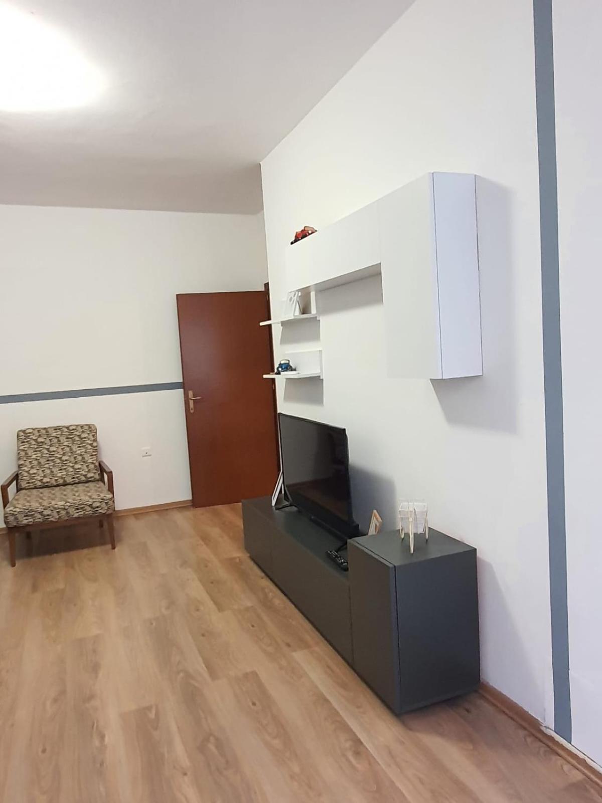 HERIS'S APARTMENT