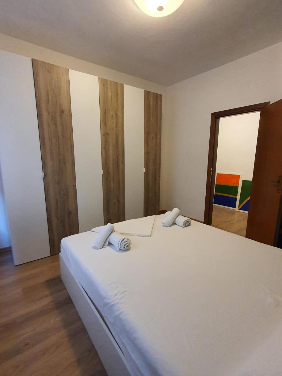 HERIS'S APARTMENT