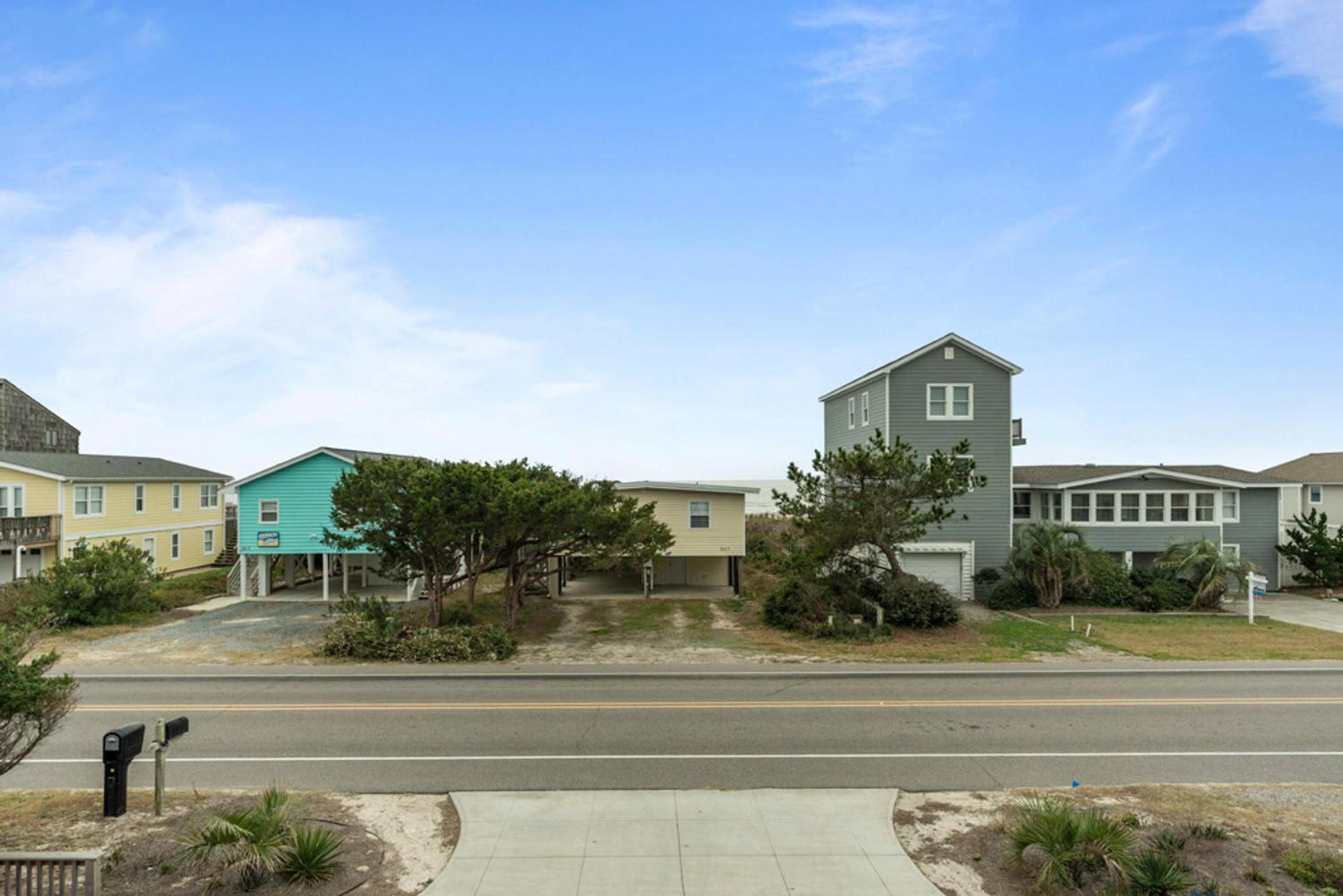 Coast is Clear by Oak Island Accommodations view 5