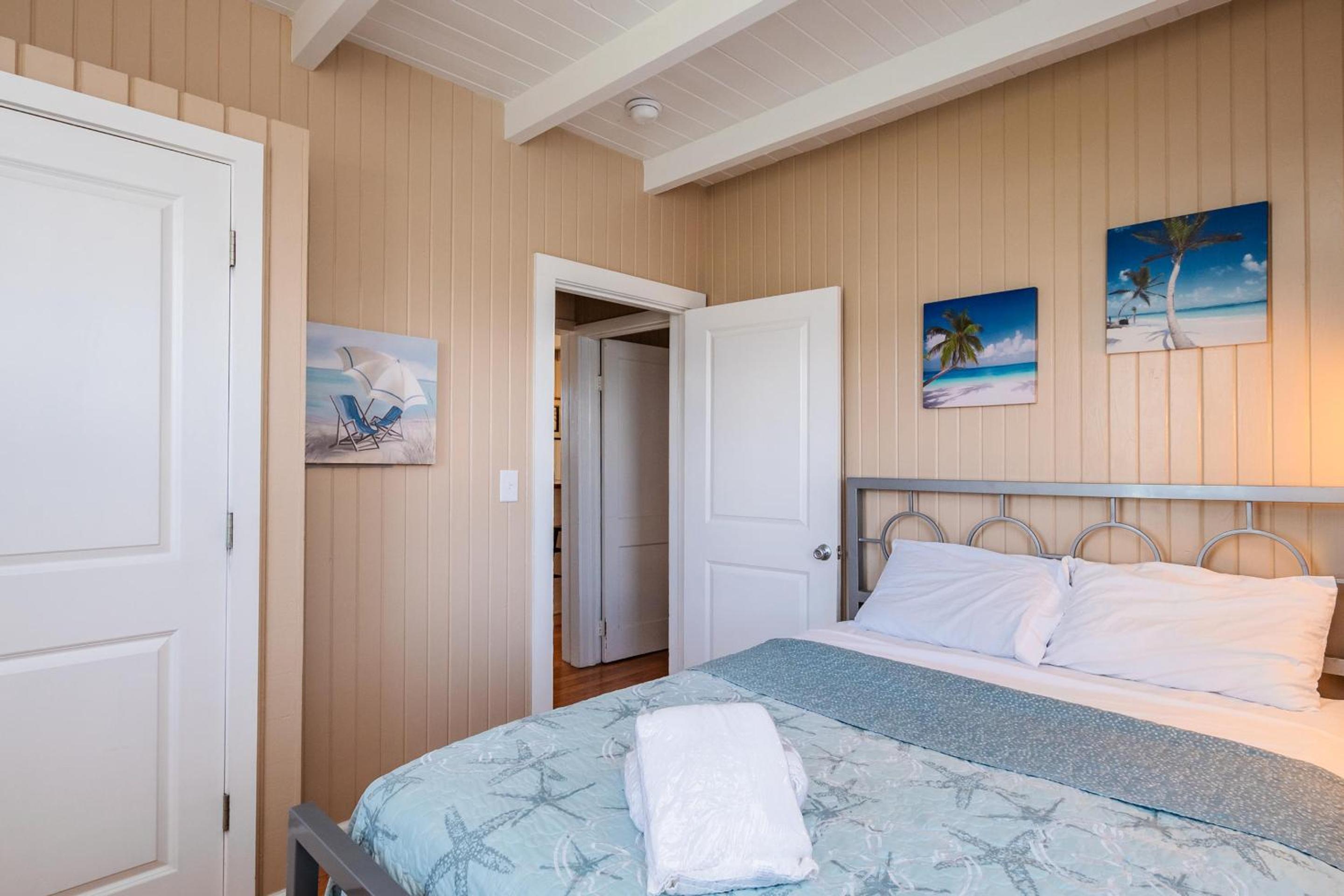 Coastal Breeze by Oak Island Accommodations