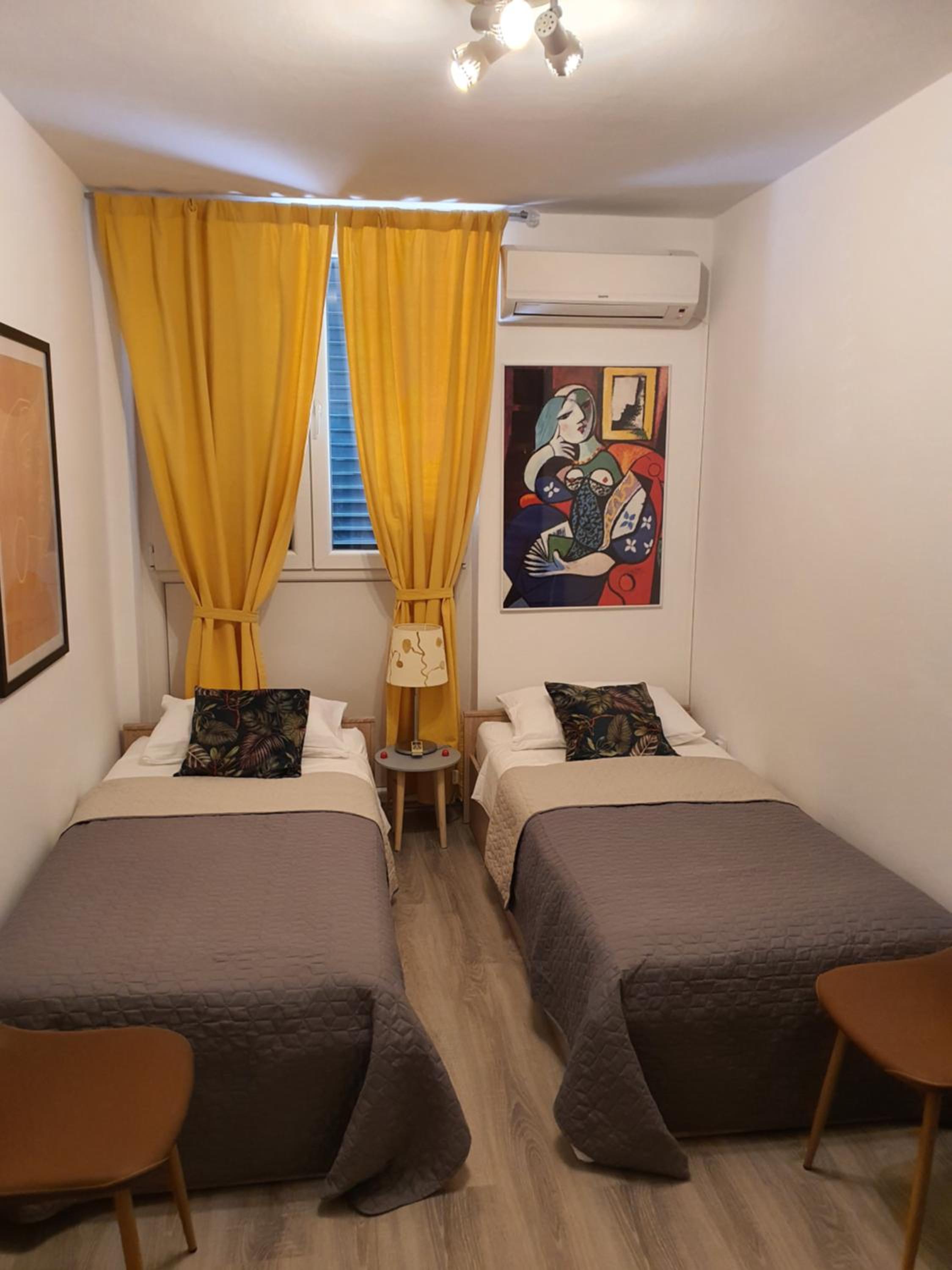 Batala1-City marina apartment with secured private parking
