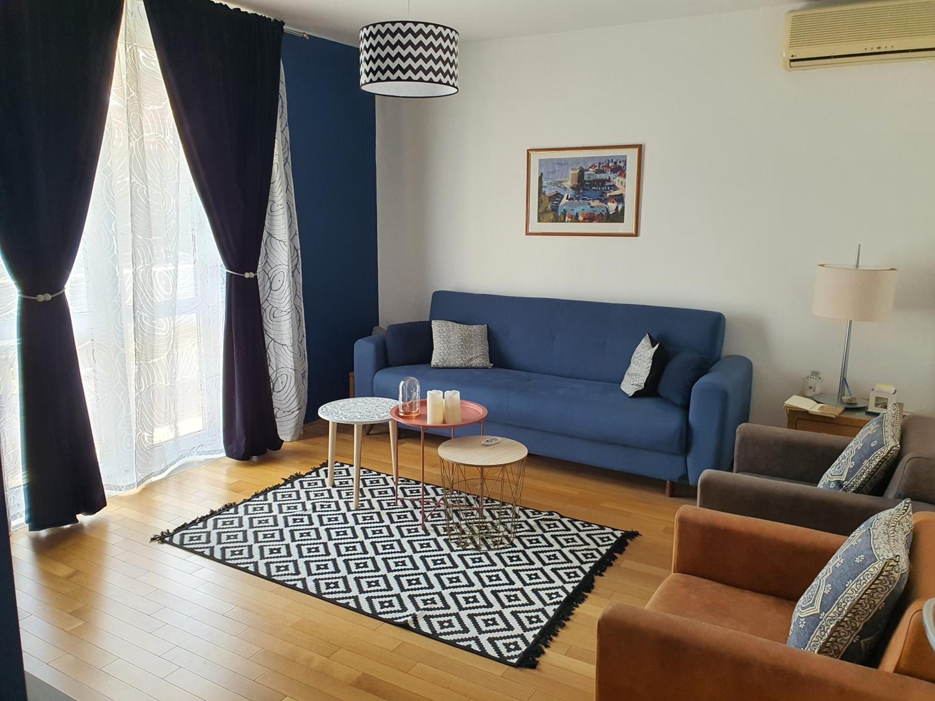 Batala1-City marina apartment with secured private parking