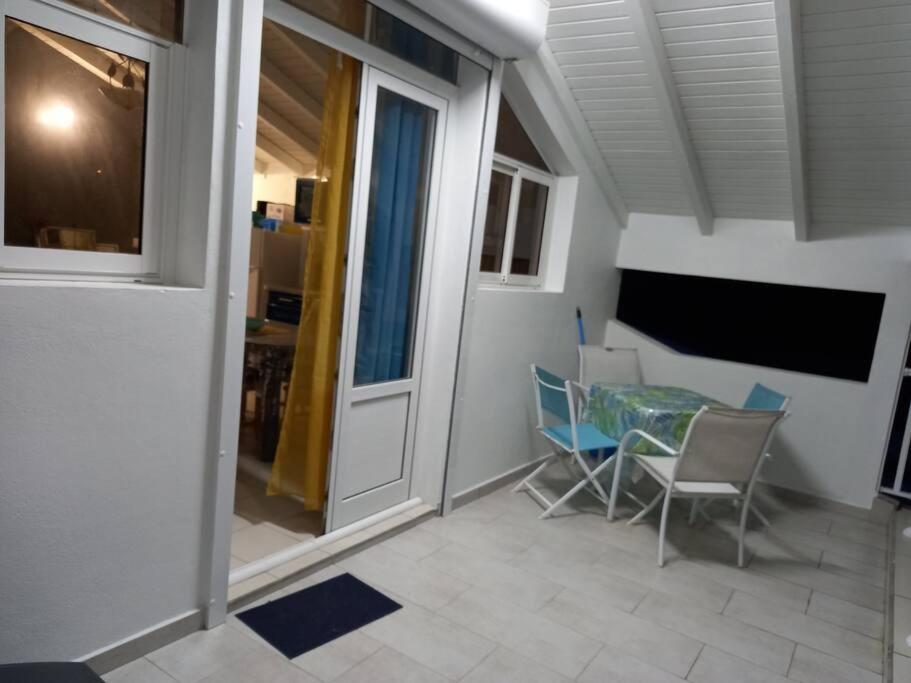 Haut de villa agréable et paisible climatise, wifi view 5