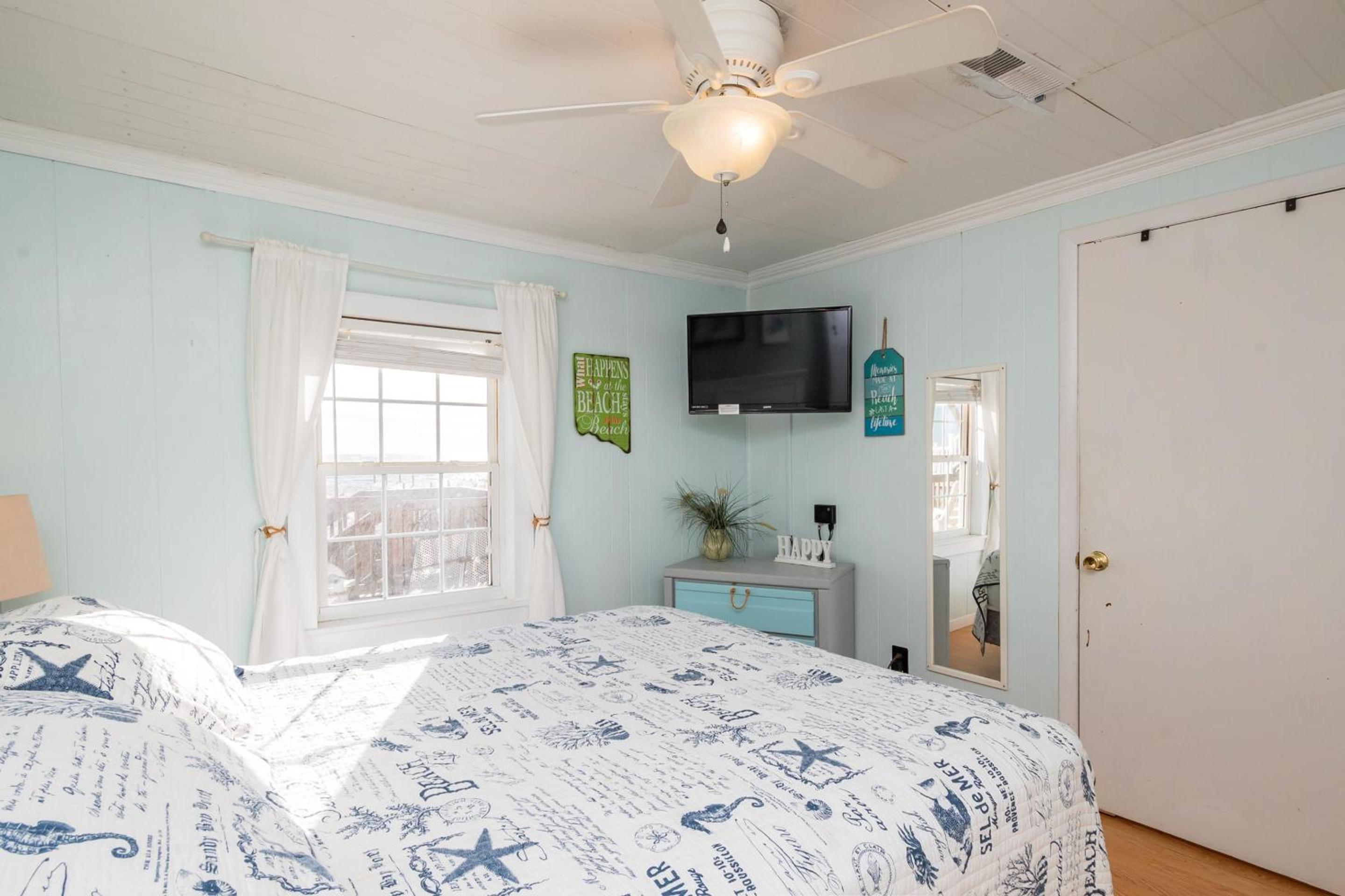 Heather Leigh by Oak Island Accommodations view 4