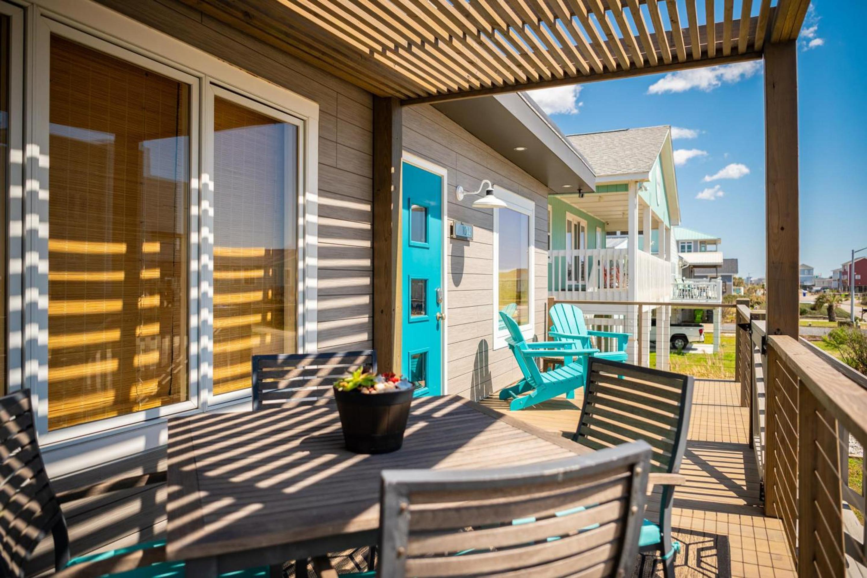 Conch West by Oak Island Accommodations view 5