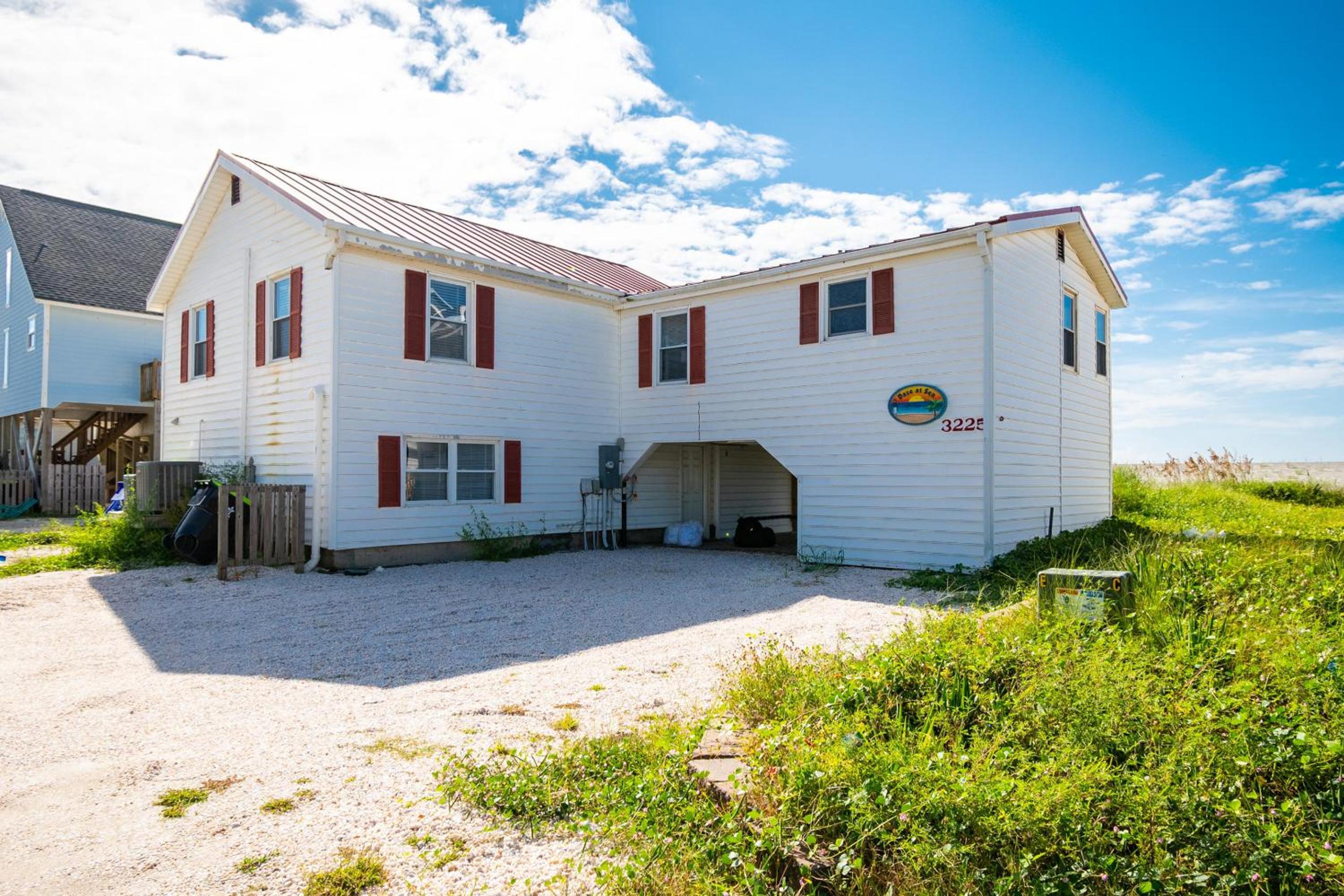 Daze At Sea by Oak Island Accommodations view 2