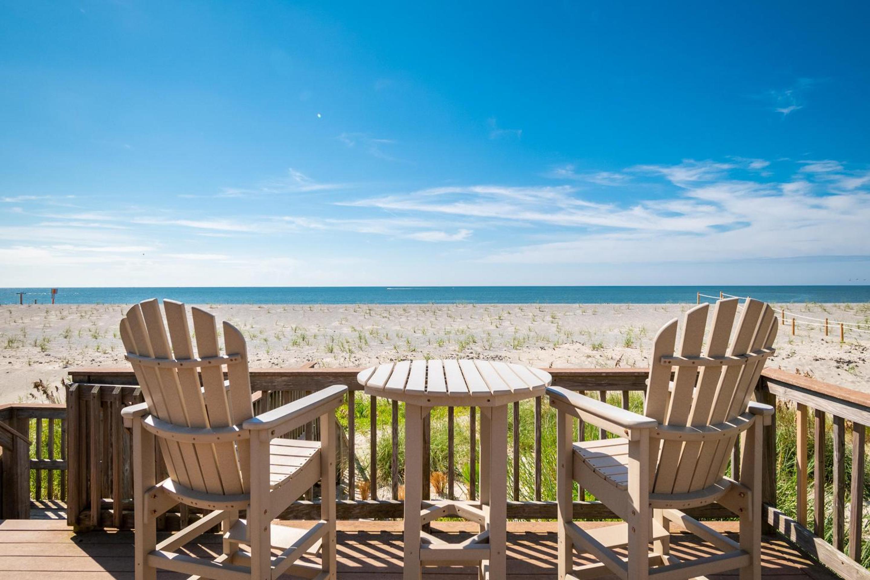 Daze At Sea by Oak Island Accommodations view 5