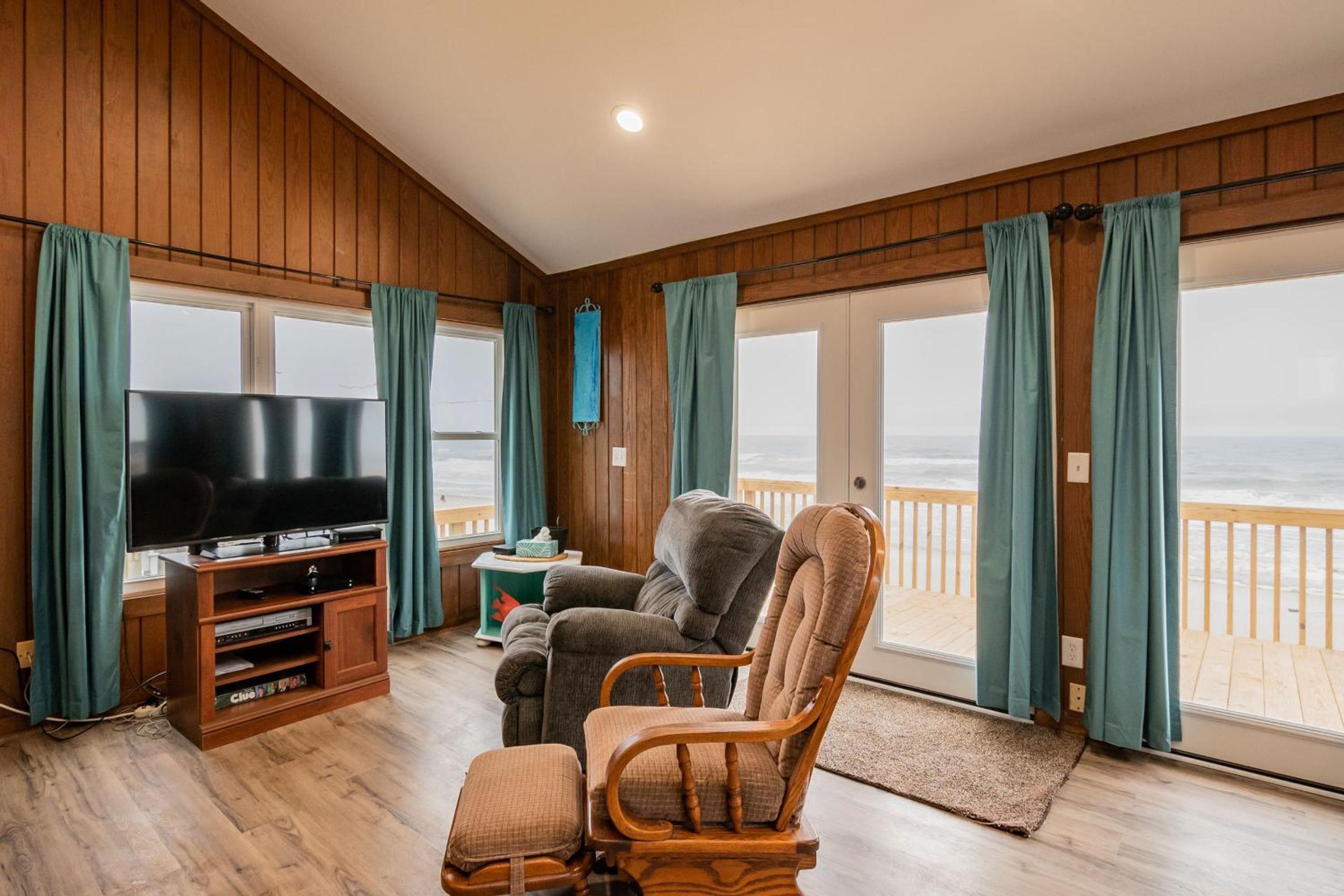 Double T By The Sea by Oak Island Accommodations view 2