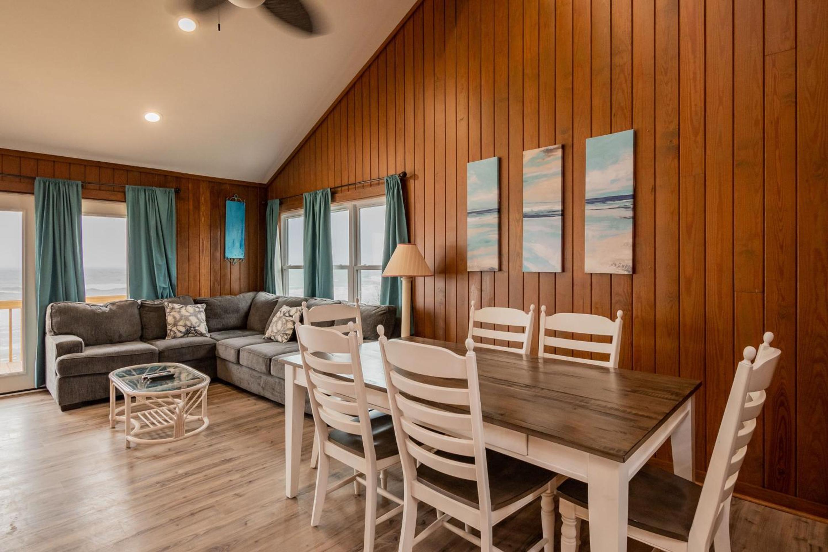 Double T By The Sea by Oak Island Accommodations view 4
