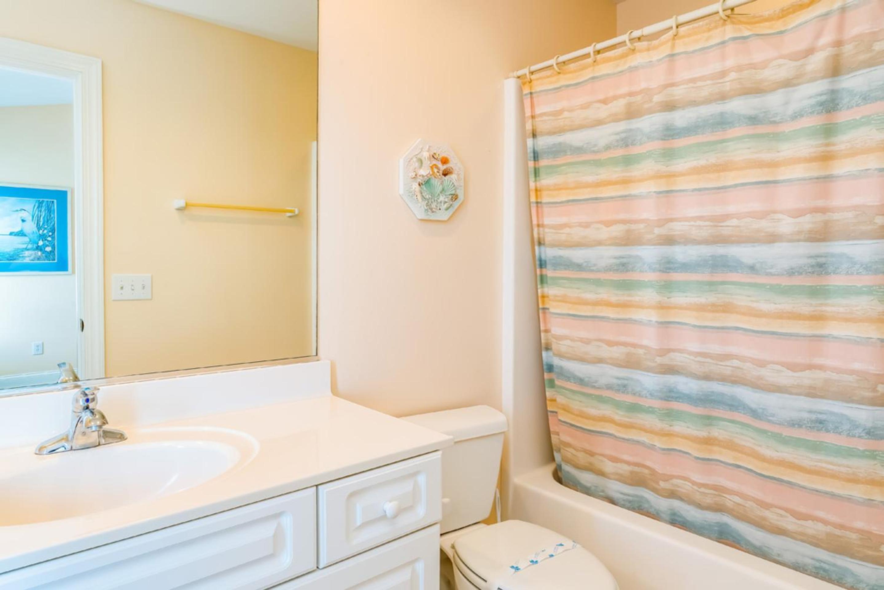 Emerald Breeze by Oak Island Accommodations view 2