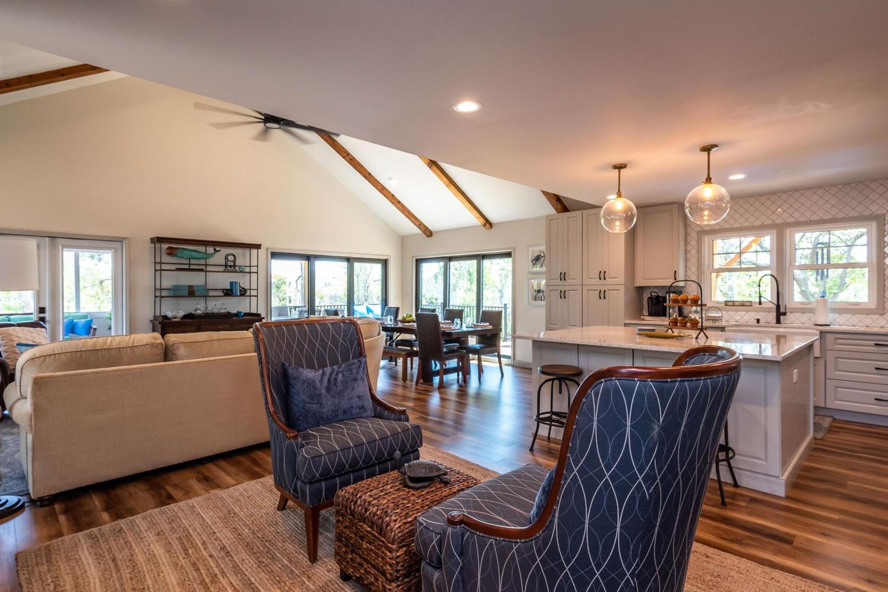 Farmhouse at Turtle Creek by Oak Island Accommodations view 5
