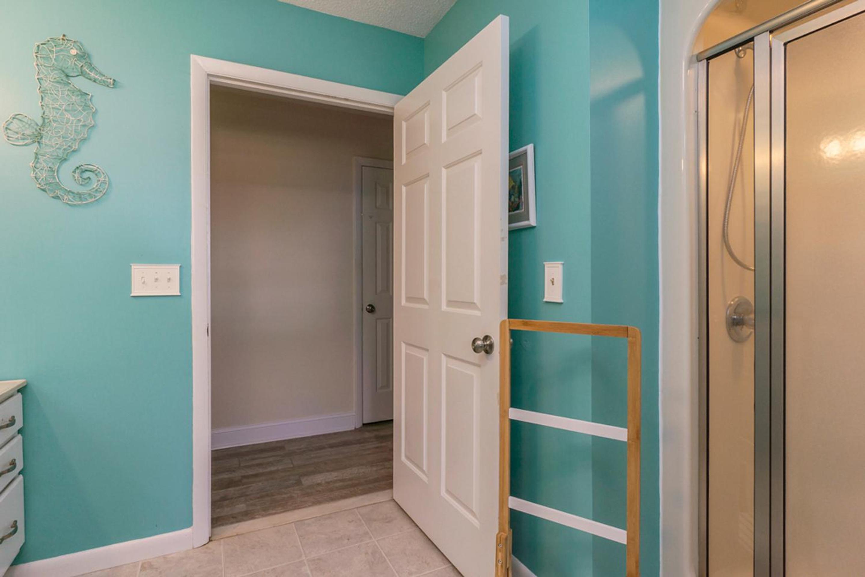 Cottage Breeze by Oak Island Accommodations view 3