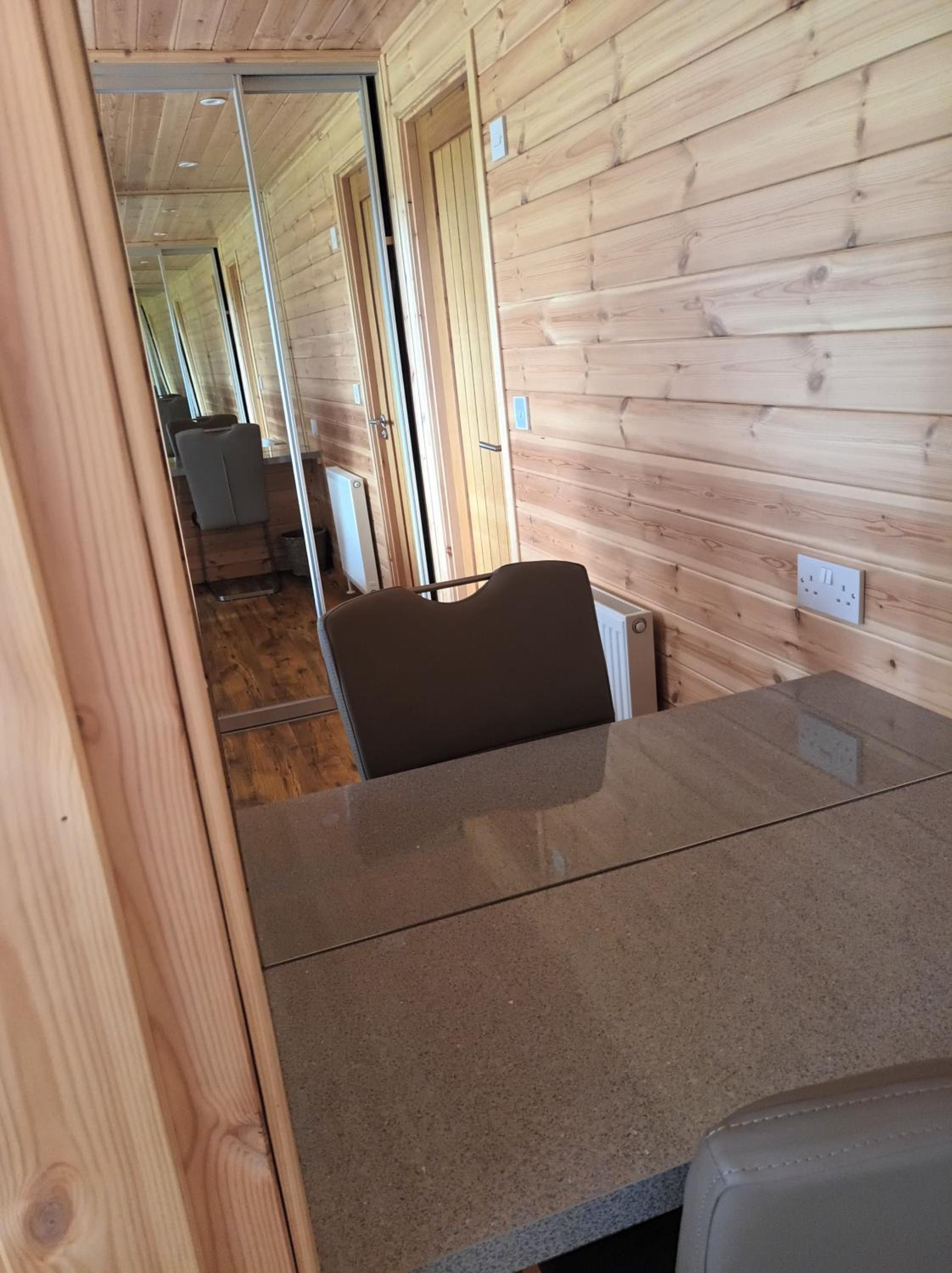 Hotel Birch Lodge, Pitlandie - Luxury 2 Bedroom Lodge with Sauna - Image 1