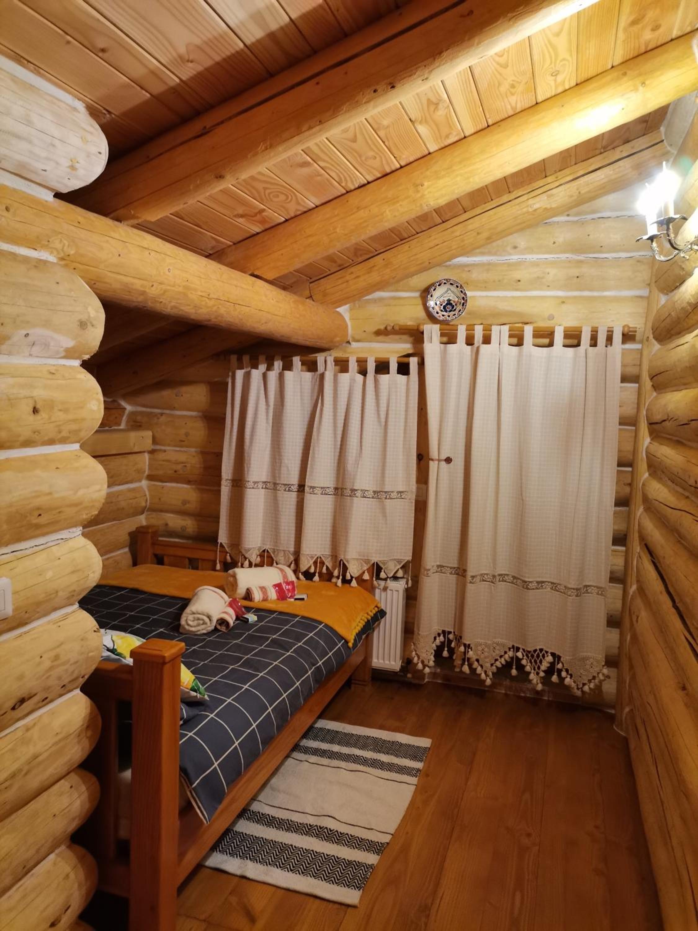 Cabana Casa de Piatra, de la Mara
