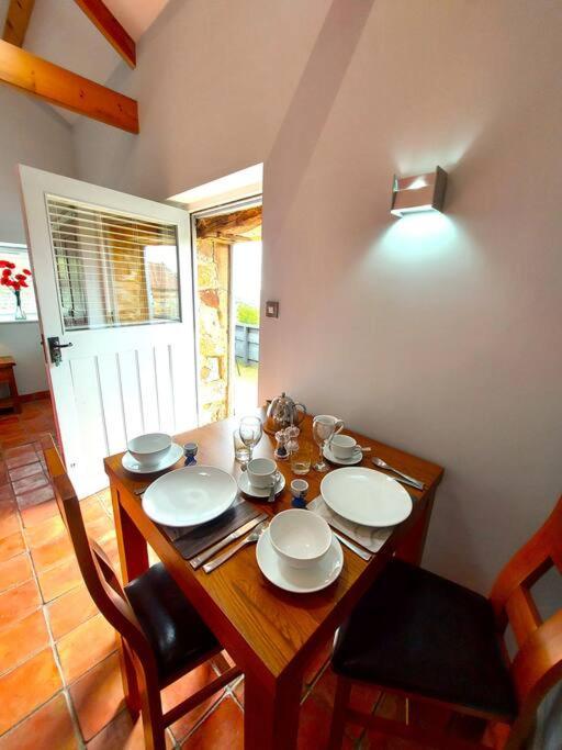 Luddie's Country Cottages - Poppy Cottage view 3