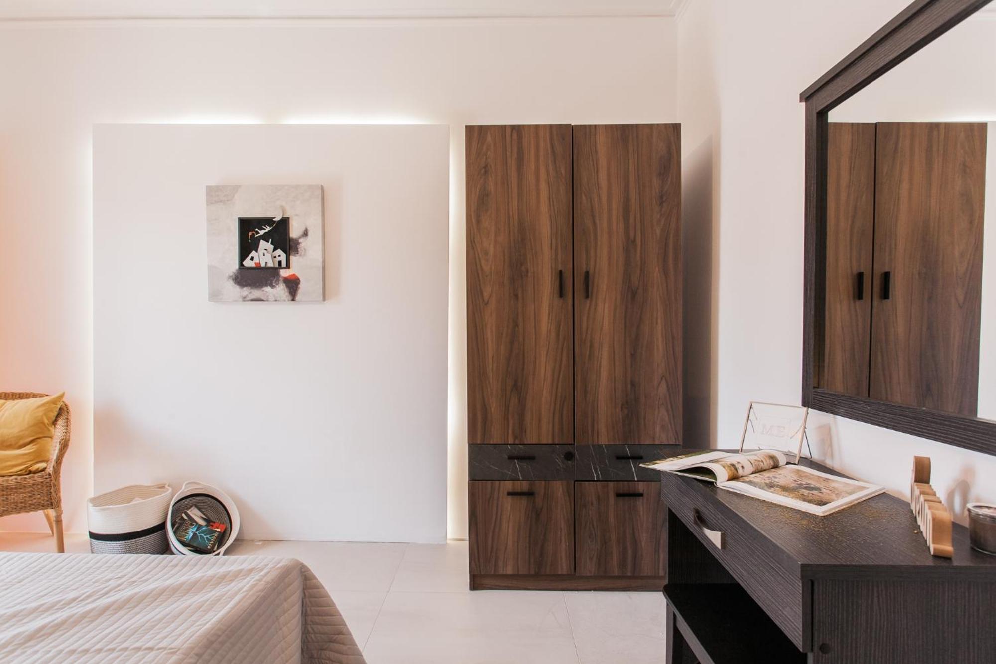 Museum of Modern Art Rooms in apartment, next to metro Suggrou Fix, walk to Acropolis