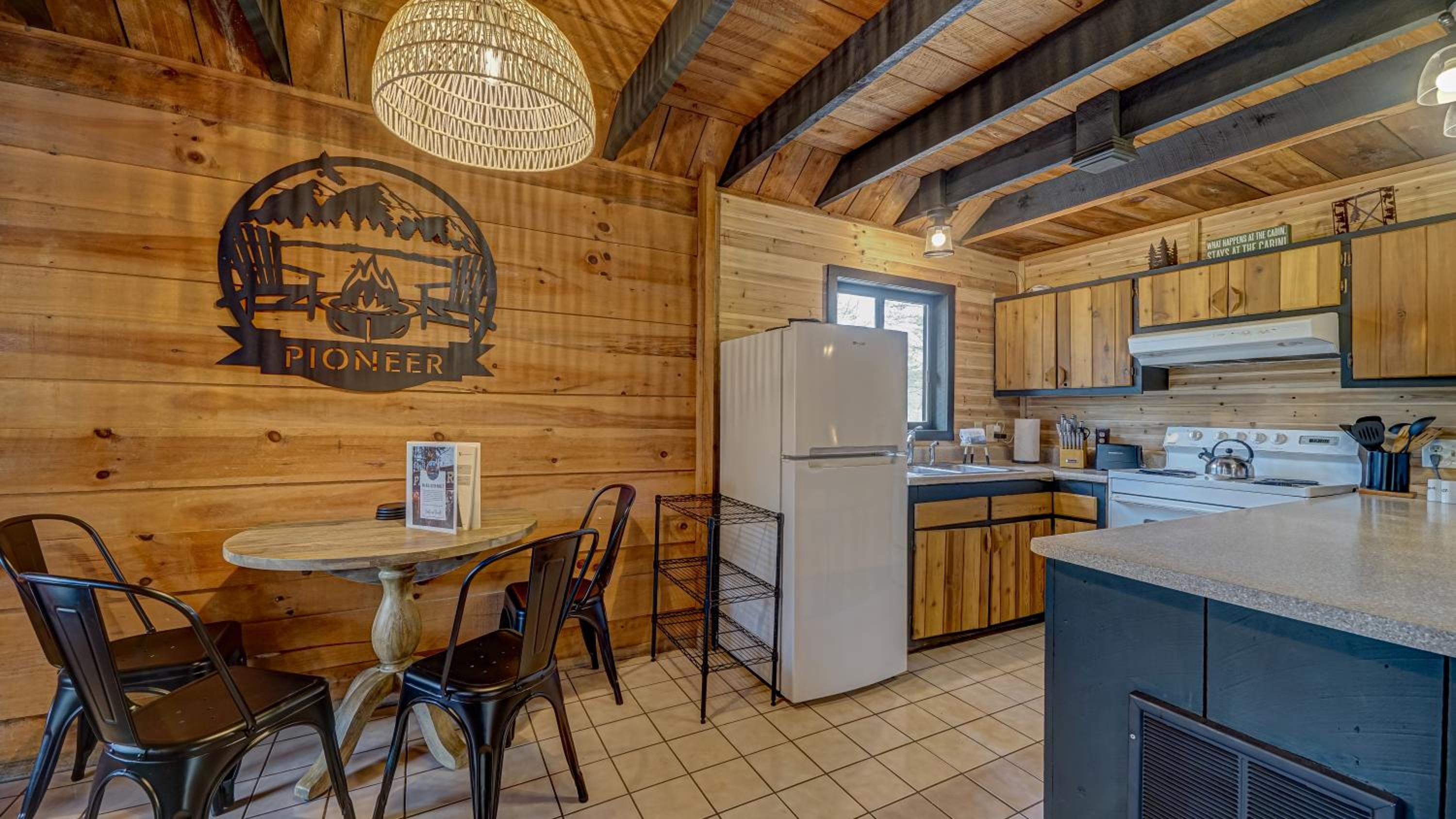 Pioneer Lodge - Cozy Cabin in Blue Ridge