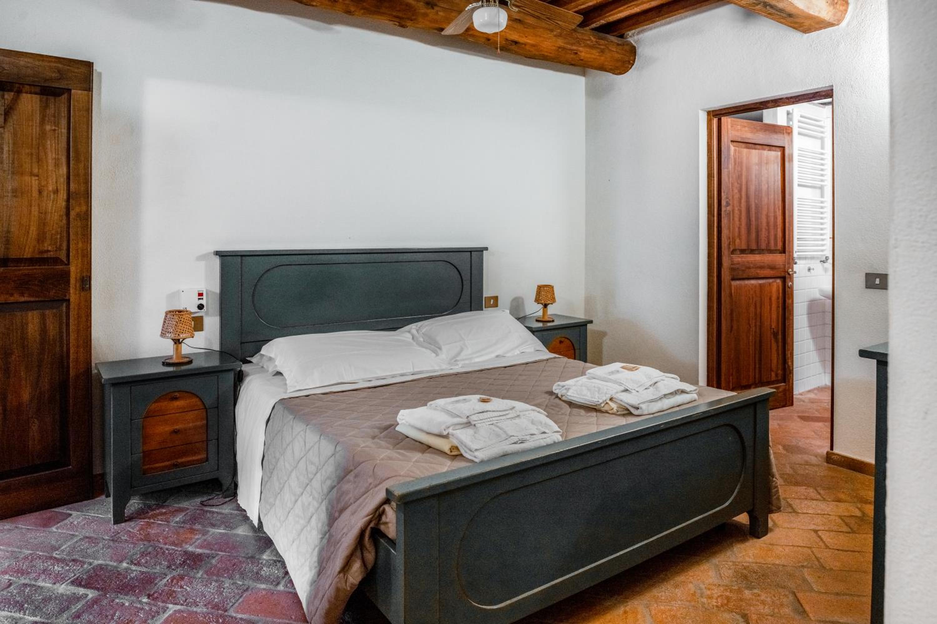Podere Mezzastrada - Place of Charme
