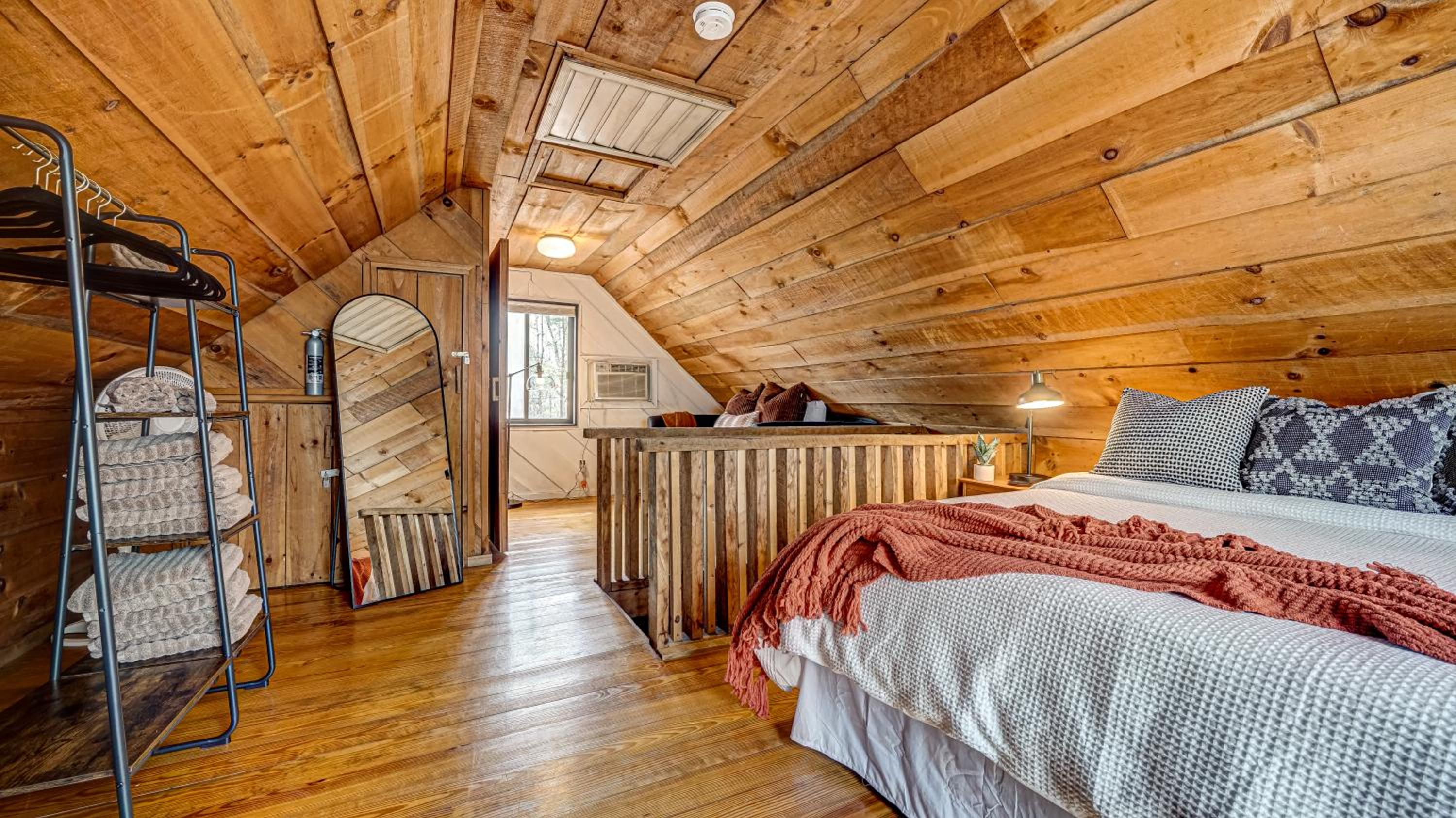 Pioneer Lodge - Cozy Cabin in Blue Ridge