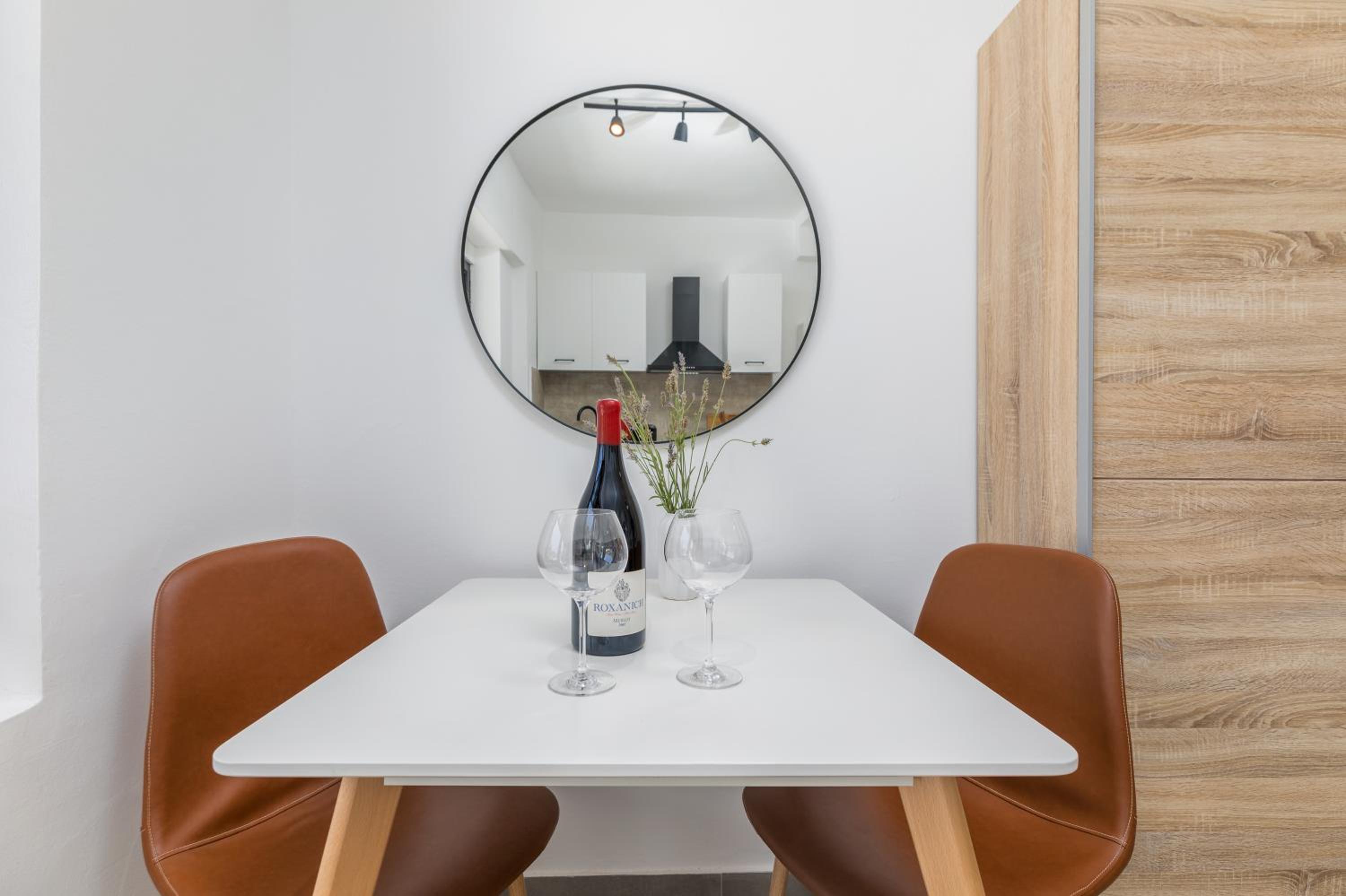 3 minutes from the beach: lovely studio apartment view 2