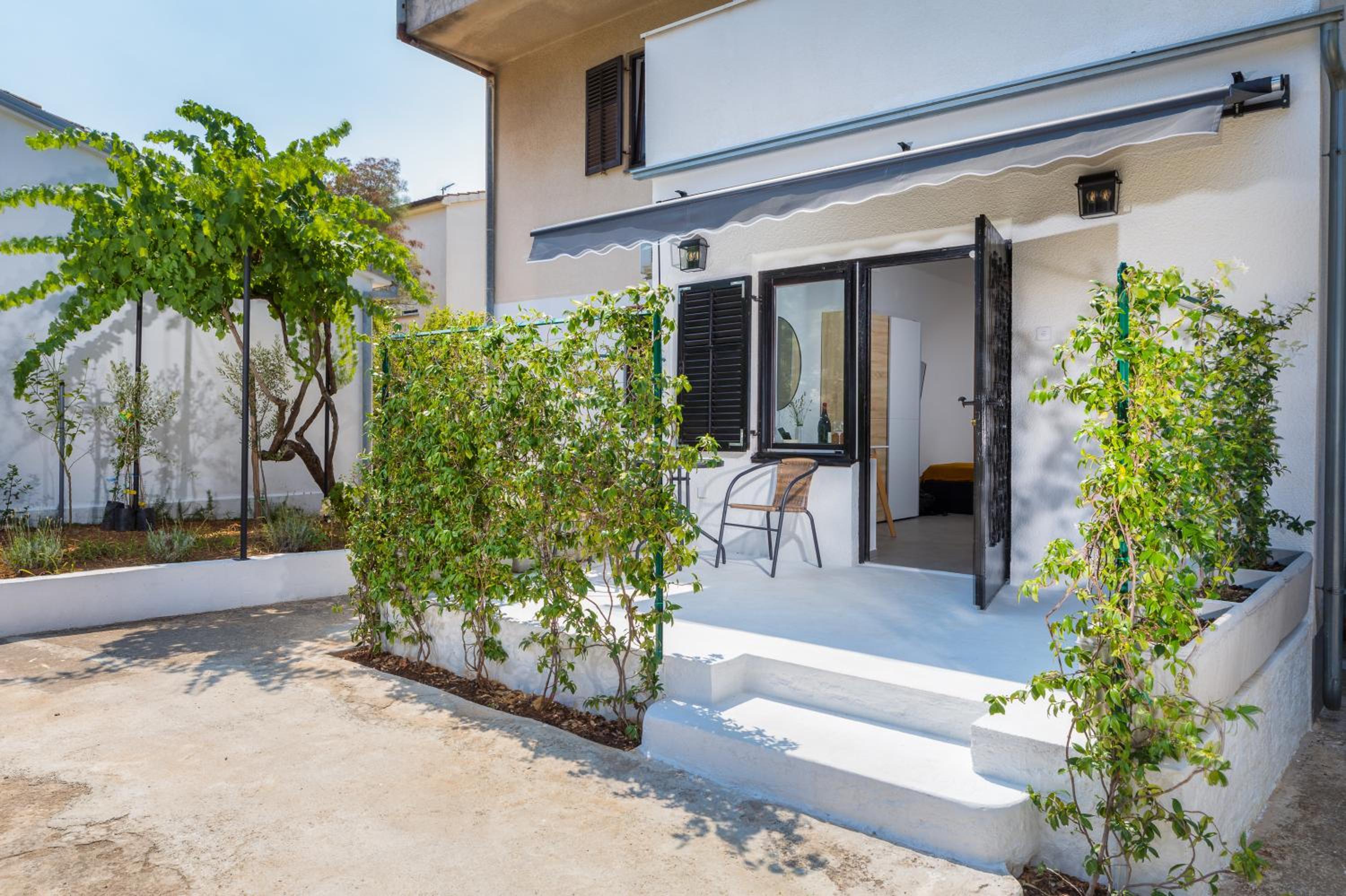 3 minutes from the beach: lovely studio apartment view 3