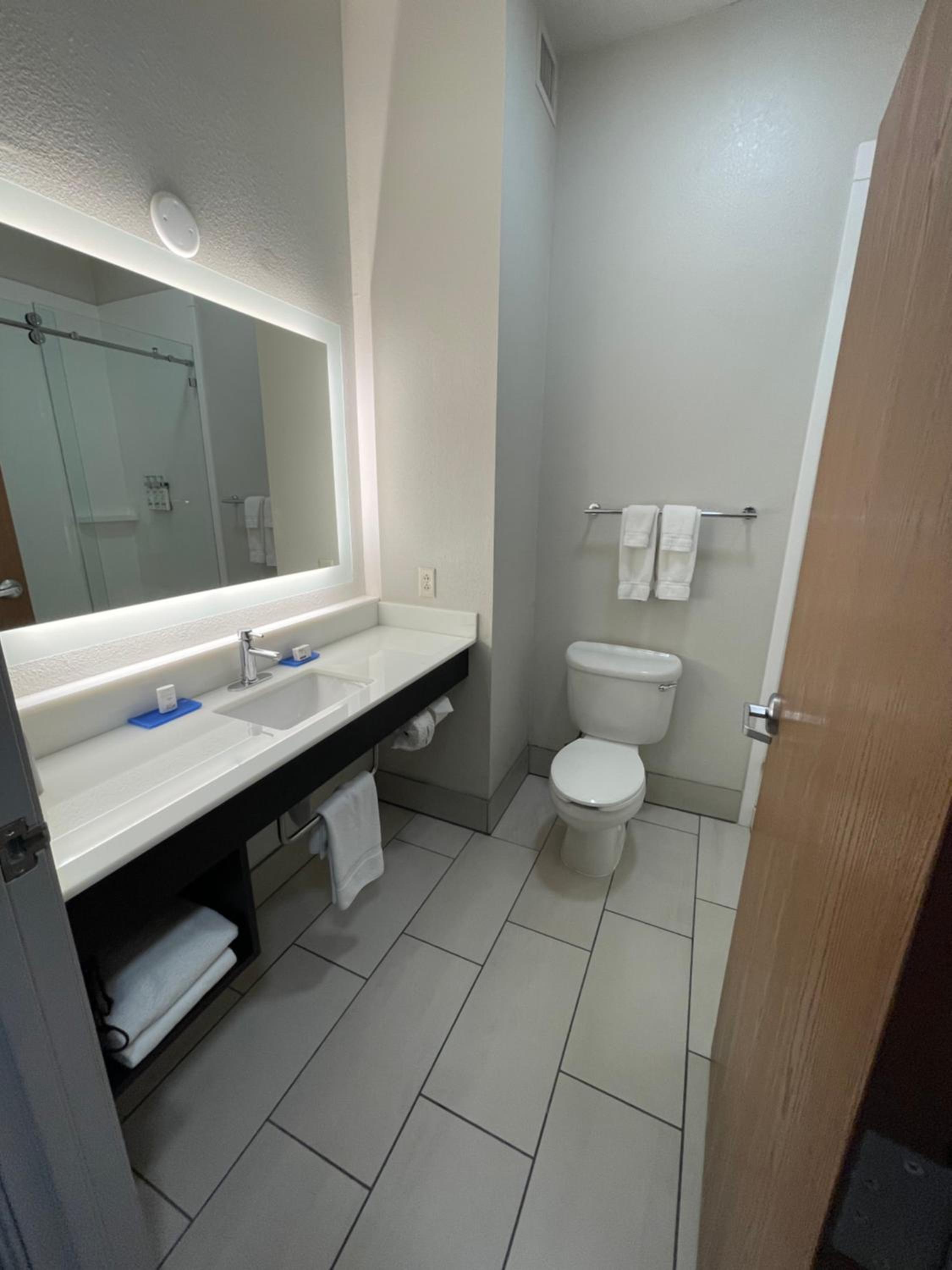 Las Vegas Vacations - Holiday Inn Express Hotel  Suites Las Vegas, an IHG Hotel - Property Image 6