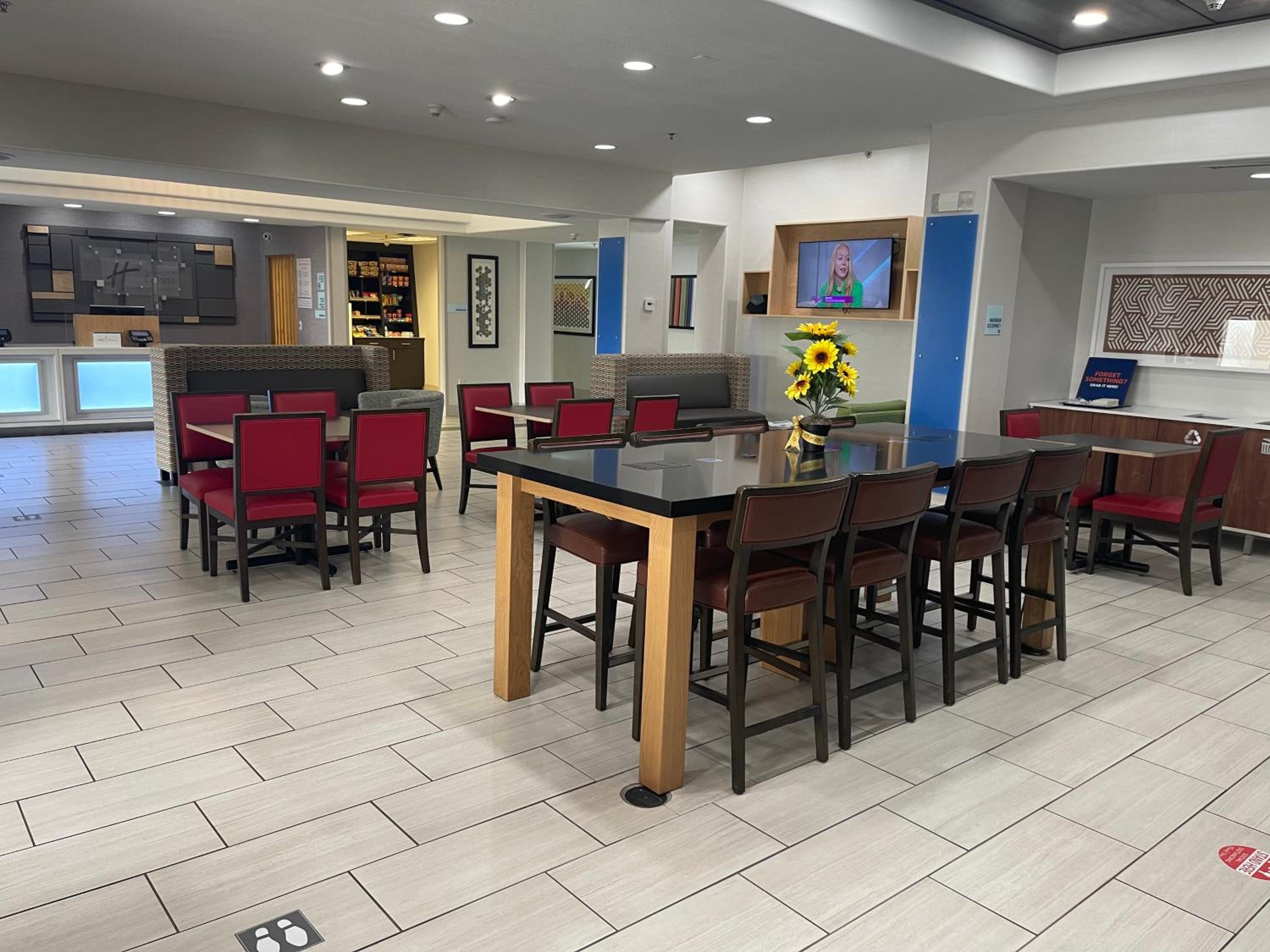 Las Vegas Vacations - Holiday Inn Express Hotel  Suites Las Vegas, an IHG Hotel - Property Image 8