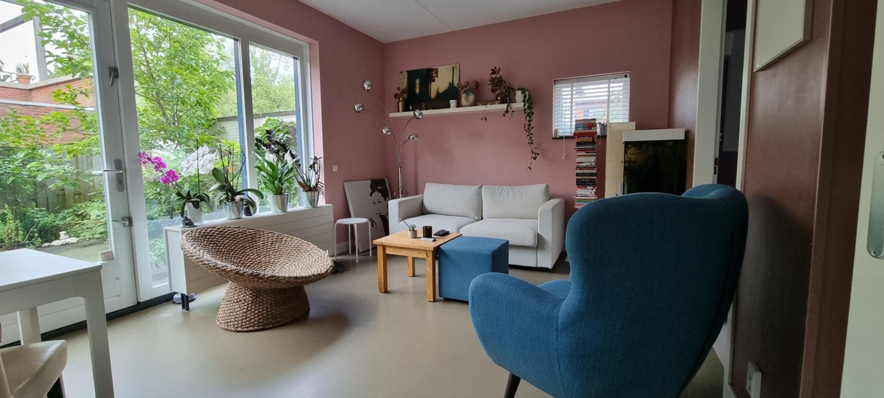Lovely 1 bedroom apartment with garden no smoking