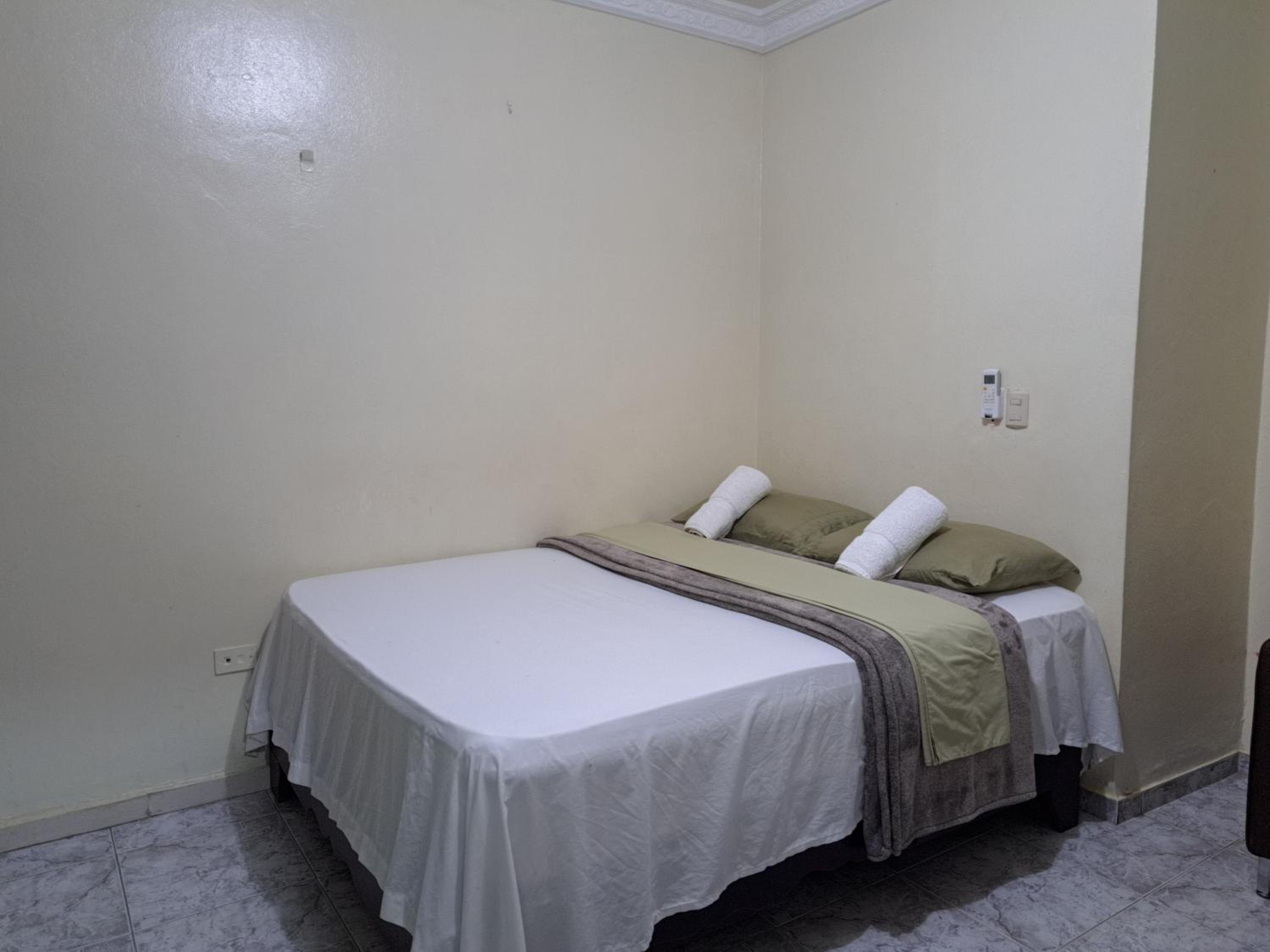 Sunset Single Room Near Airport Wi-Fi & Parking view 2