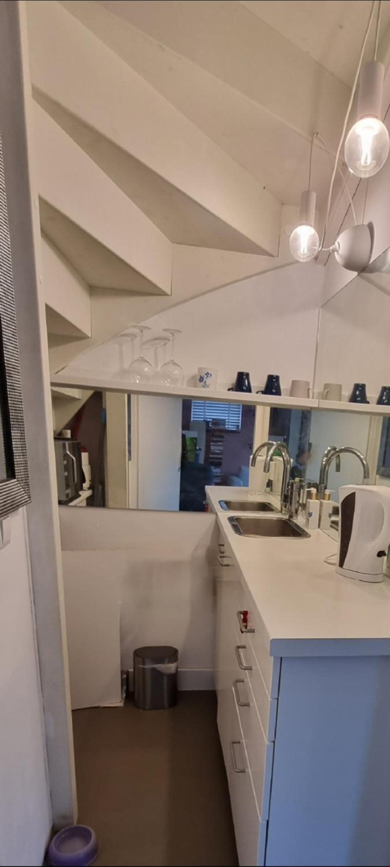 Lovely 1 bedroom apartment with garden no smoking