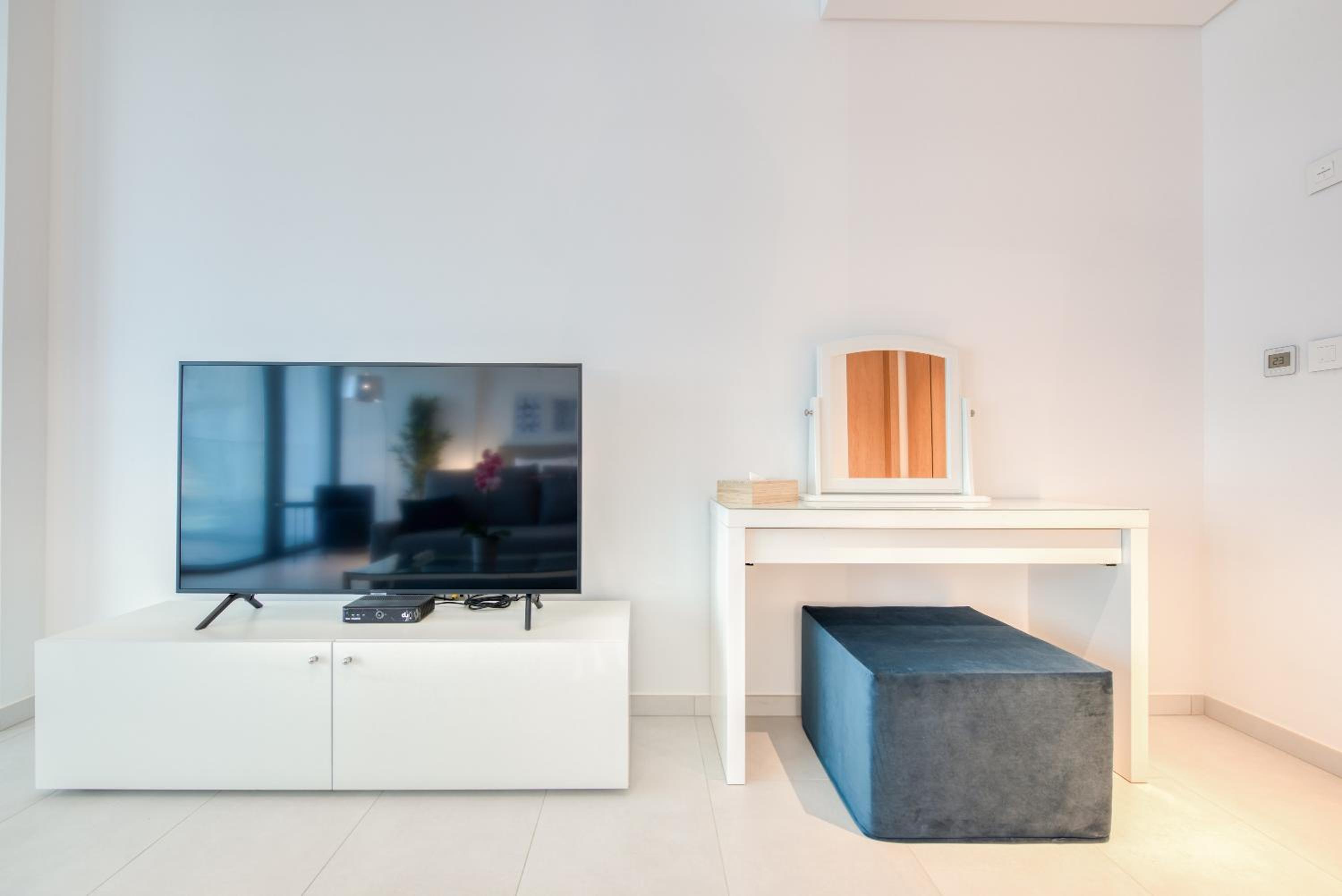Maison Privee - Luxury, Spacious, Modern Near Burj Khalifa and Dubai Canal