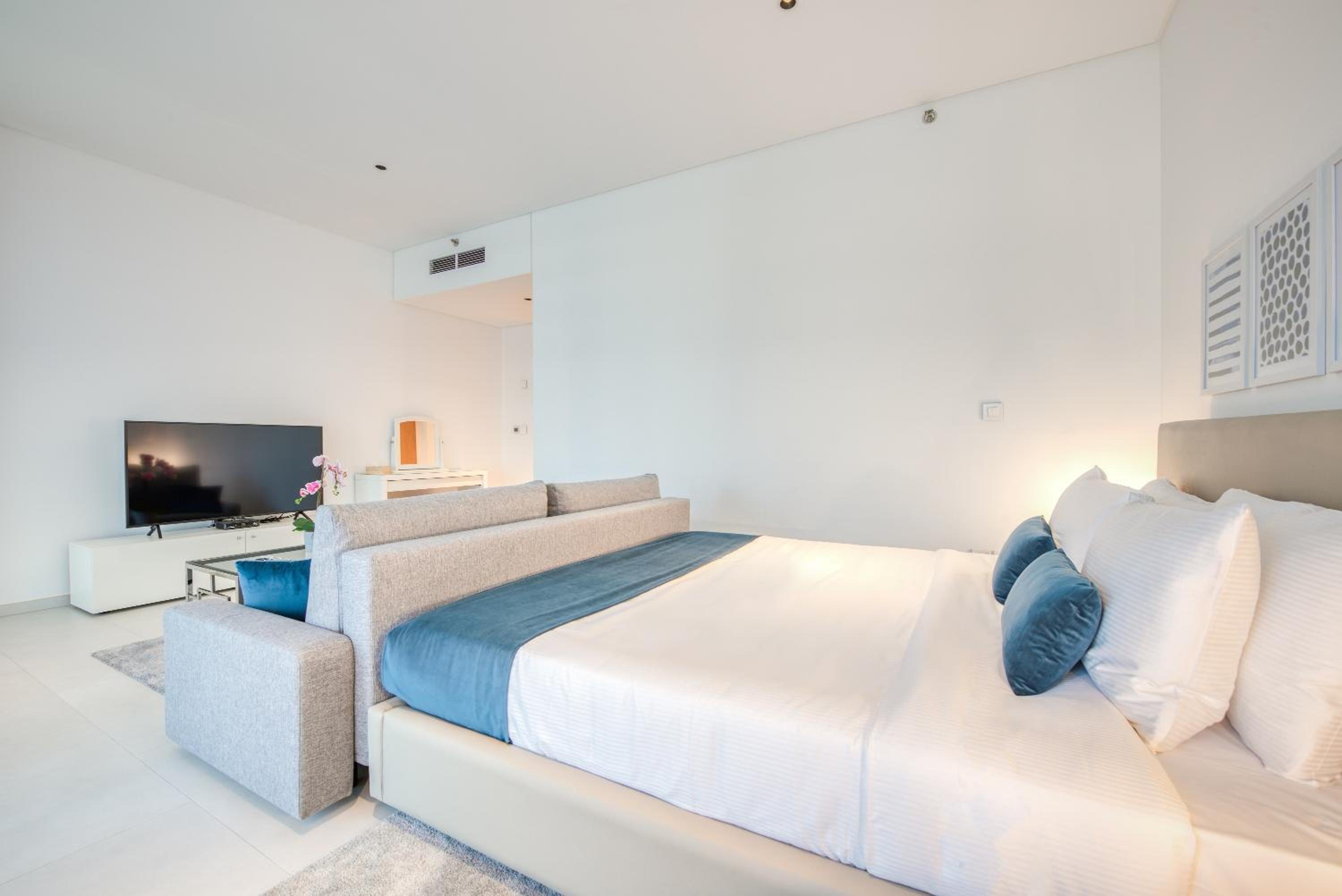 Maison Privee - Luxury, Spacious, Modern Near Burj Khalifa and Dubai Canal