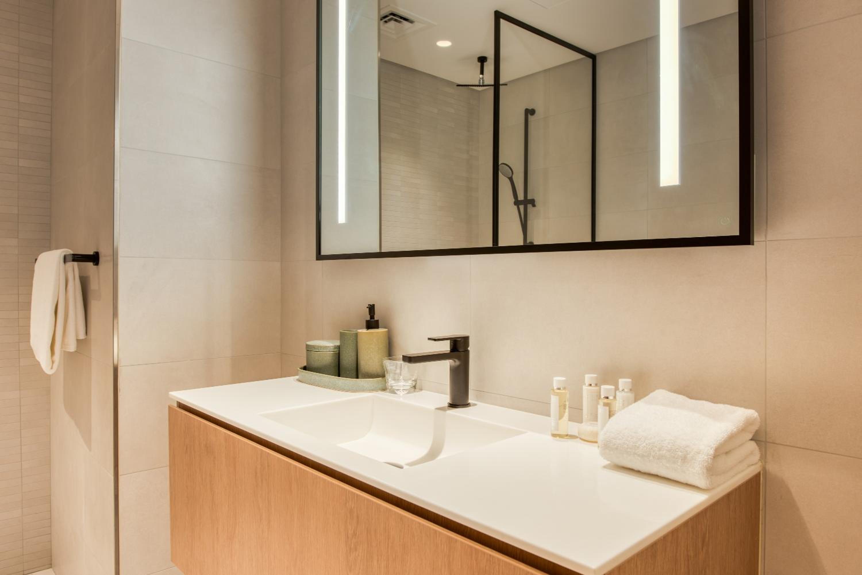 Maison Privee - Luxury, Spacious, Modern Near Burj Khalifa and Dubai Canal