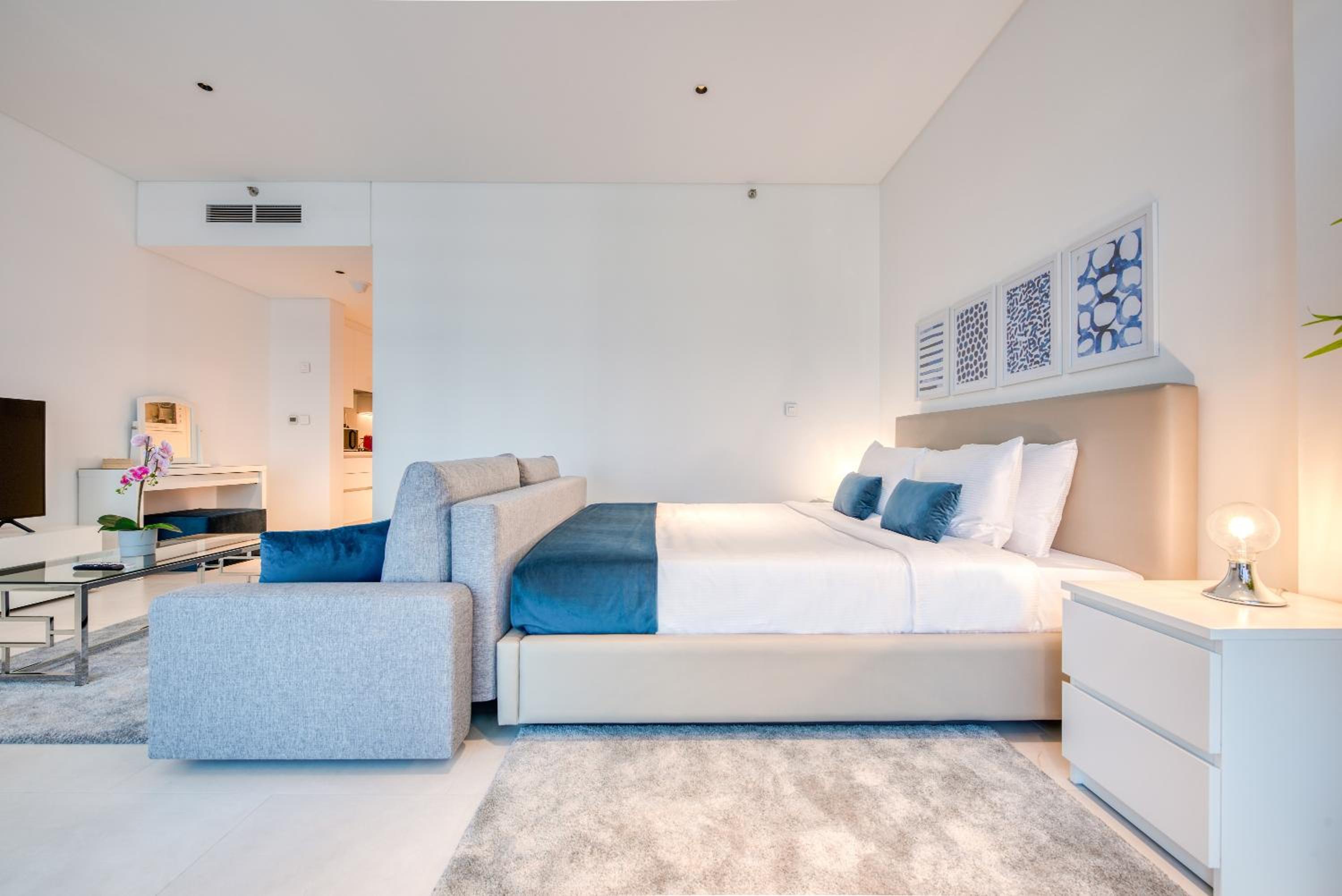 Maison Privee - Luxury, Spacious, Modern Near Burj Khalifa and Dubai Canal