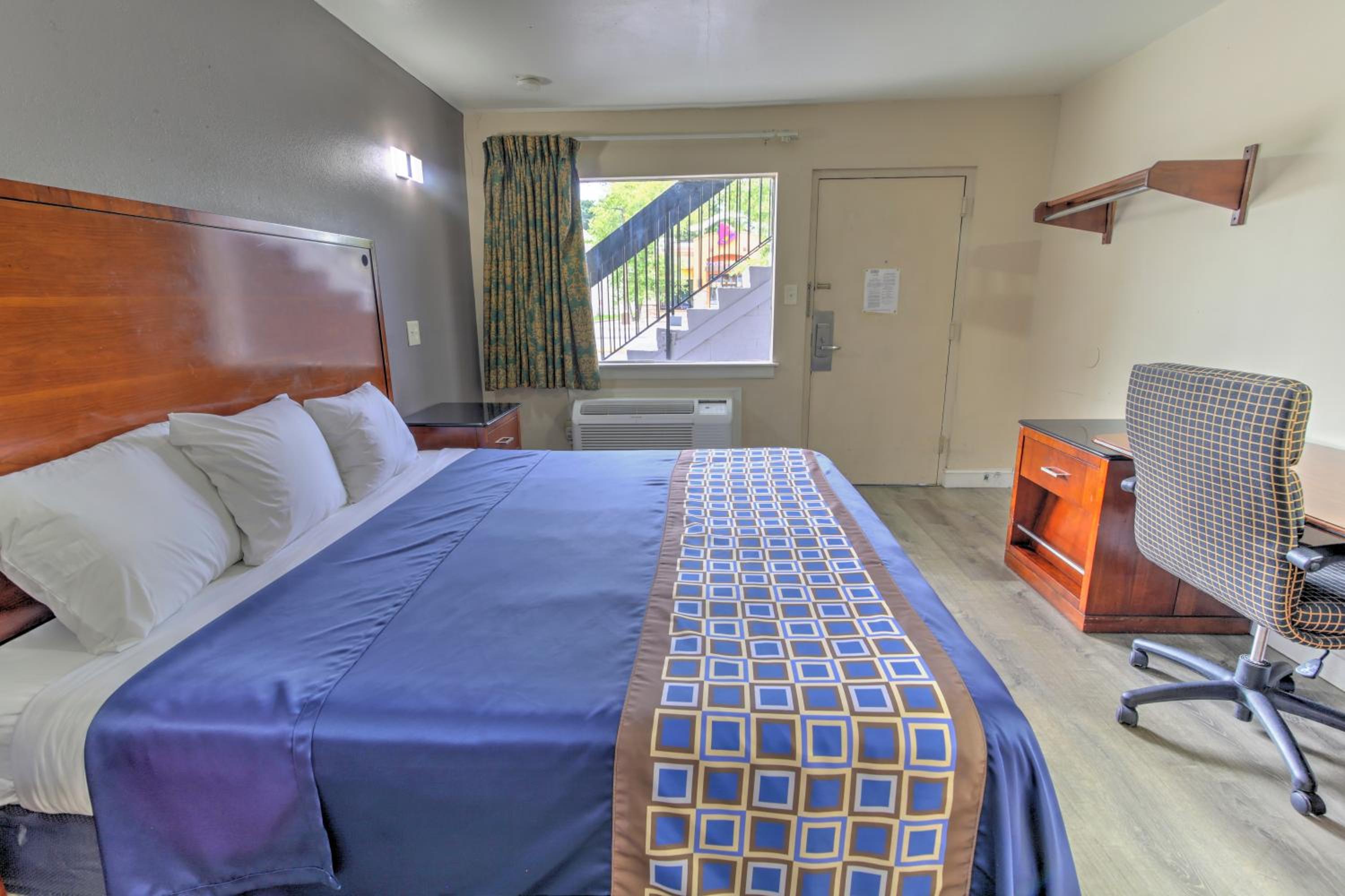 Budget Lodge Churchland - Property Image 13