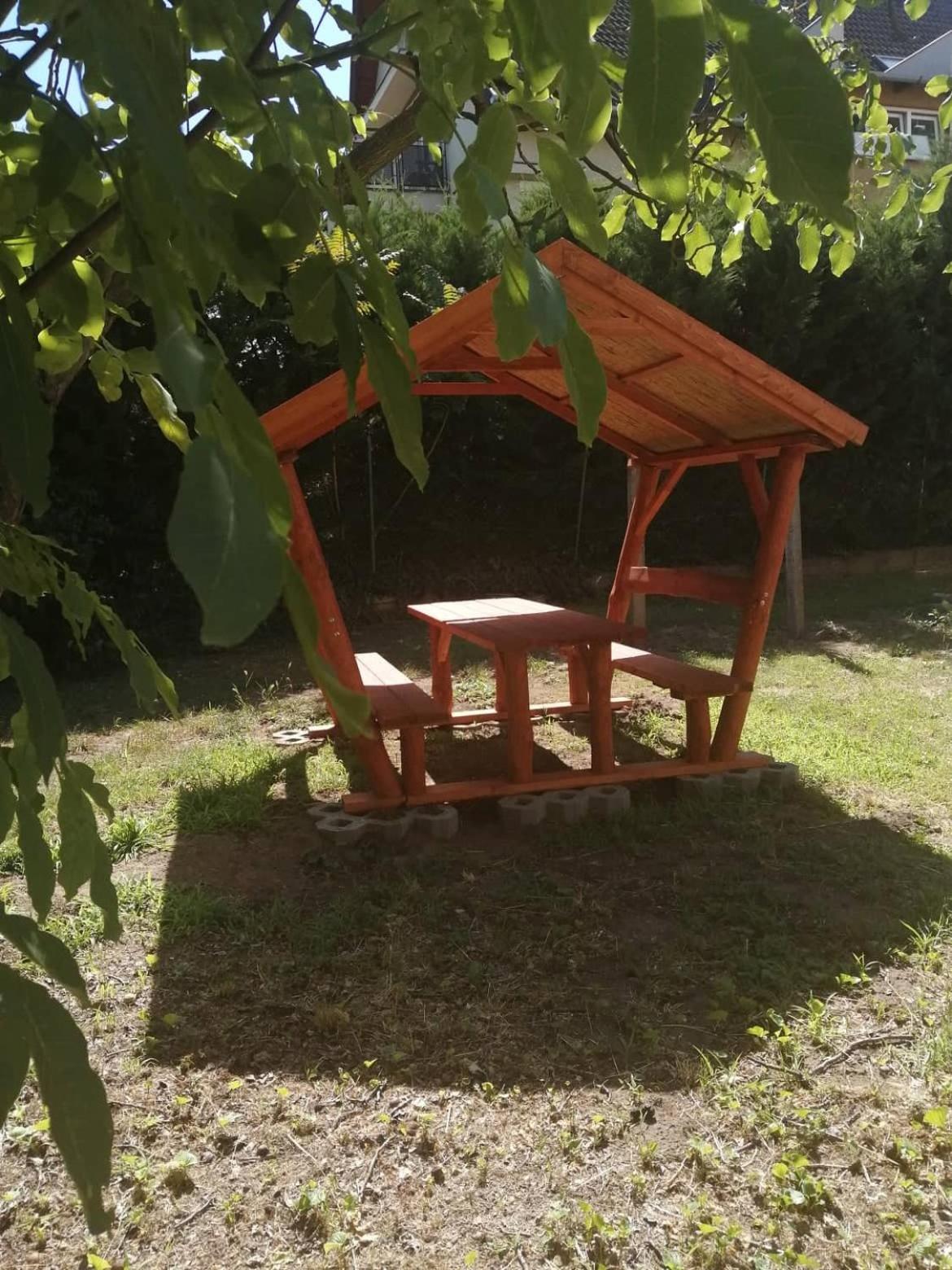 Rákos-patak Family House Garden & Free Parking view 4