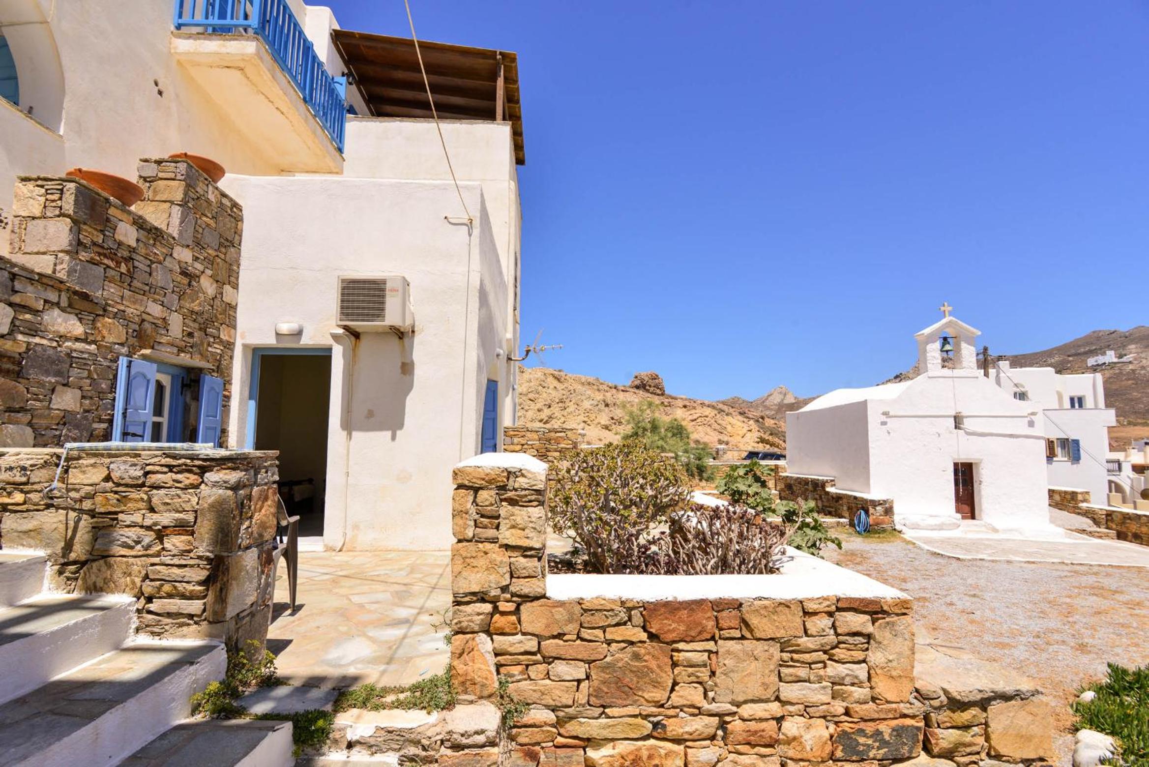 Naxos town ground floor apartment free parking view 3