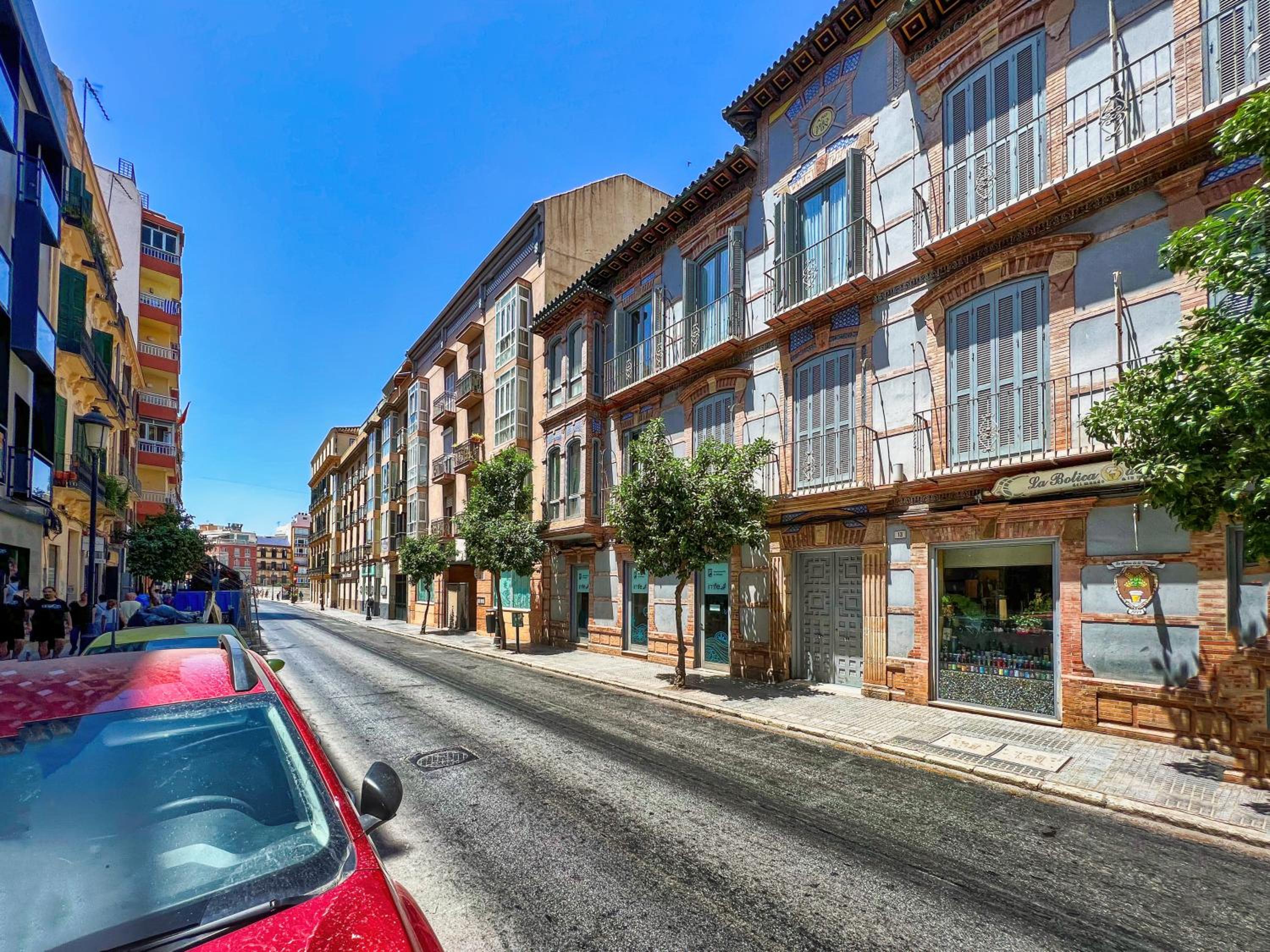 Holidays2Malaga Victoria next Old Town High Speed WIFI