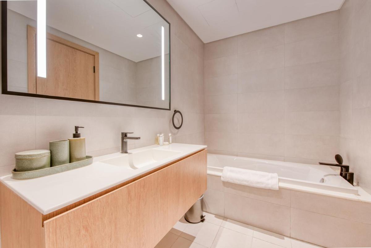 Maison Privee - Luxury, Spacious, Modern Near Burj Khalifa and Dubai Canal