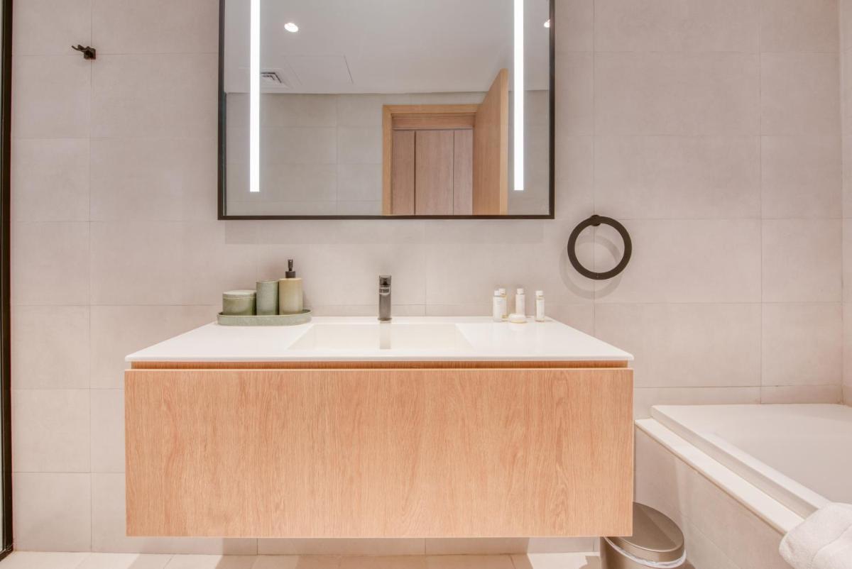 Maison Privee - Luxury, Spacious, Modern Near Burj Khalifa and Dubai Canal
